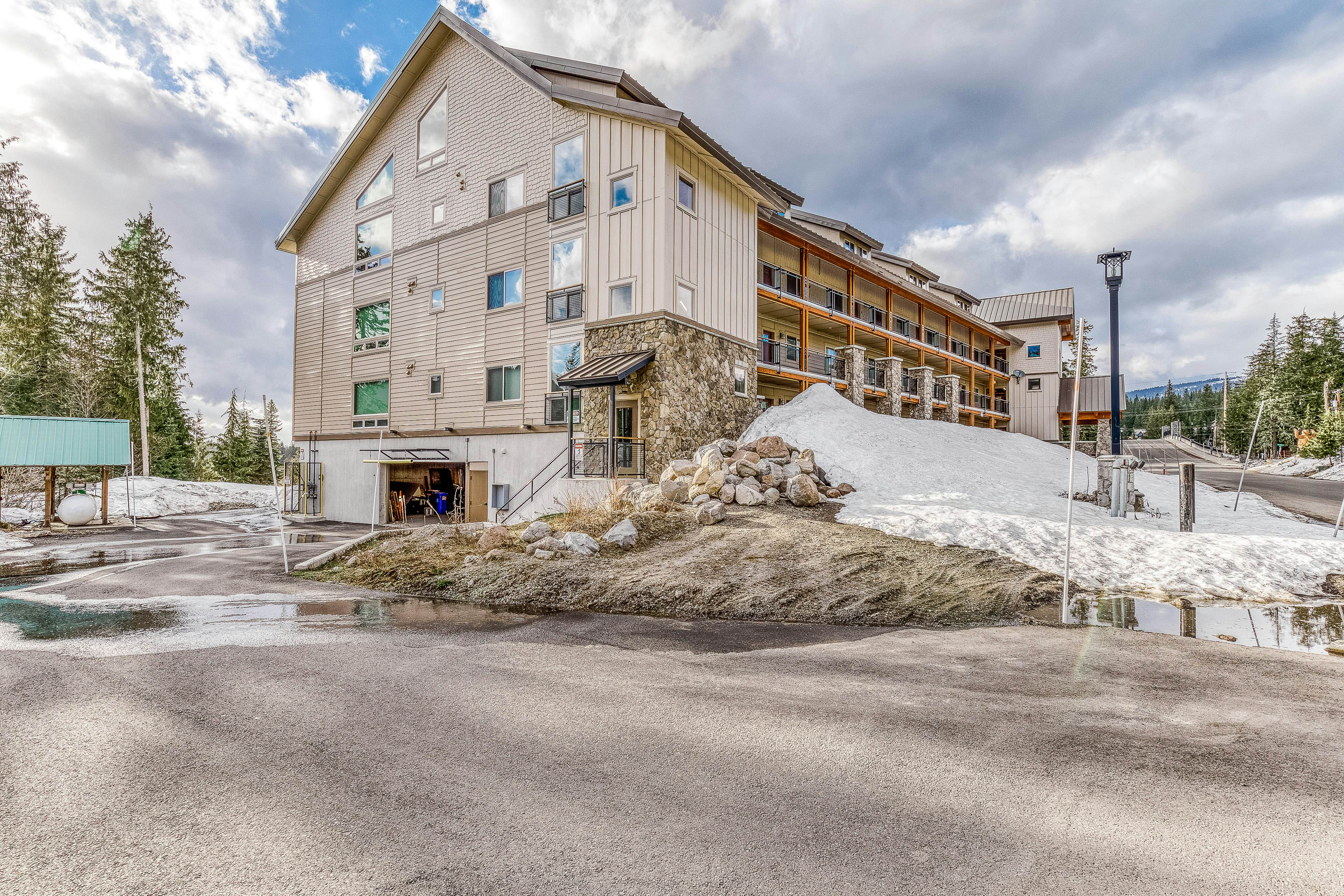 Golden Poles Chalet #110