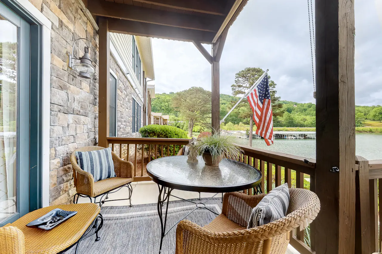 Lake Chatuge Retreat 3 BD Hiawassee, GA Vacation Rental Vacasa