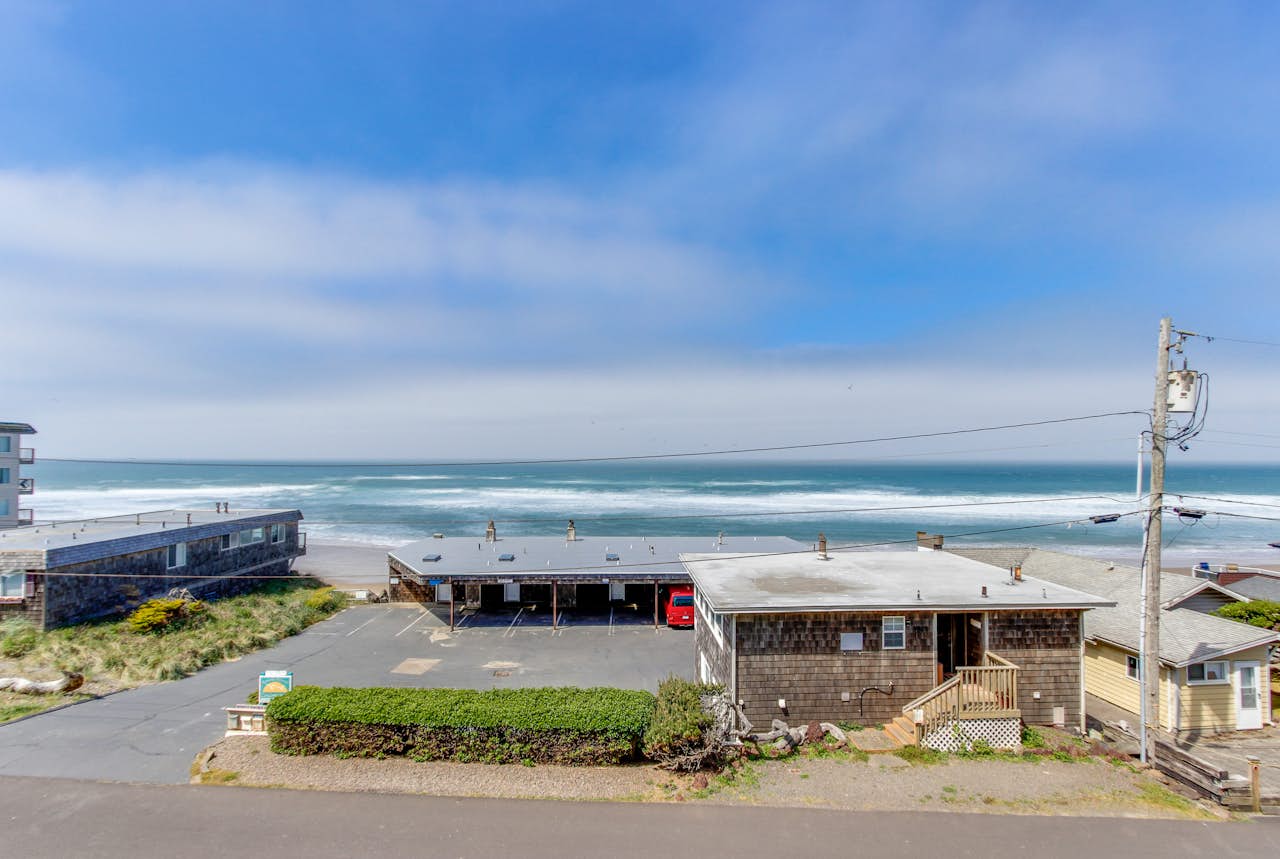Sea Breeze Condo 1 BD Vacation Rental in Lincoln City, OR Vacasa