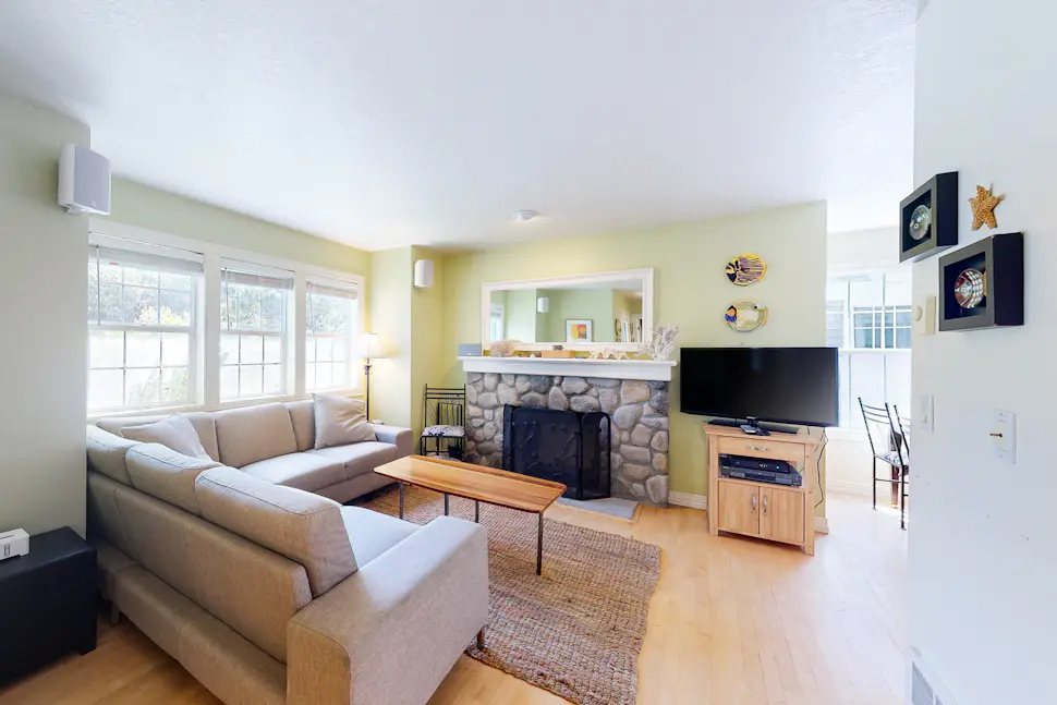 Nedonna Beach House 4 BD Rockaway Beach, OR Vacation Rental Vacasa