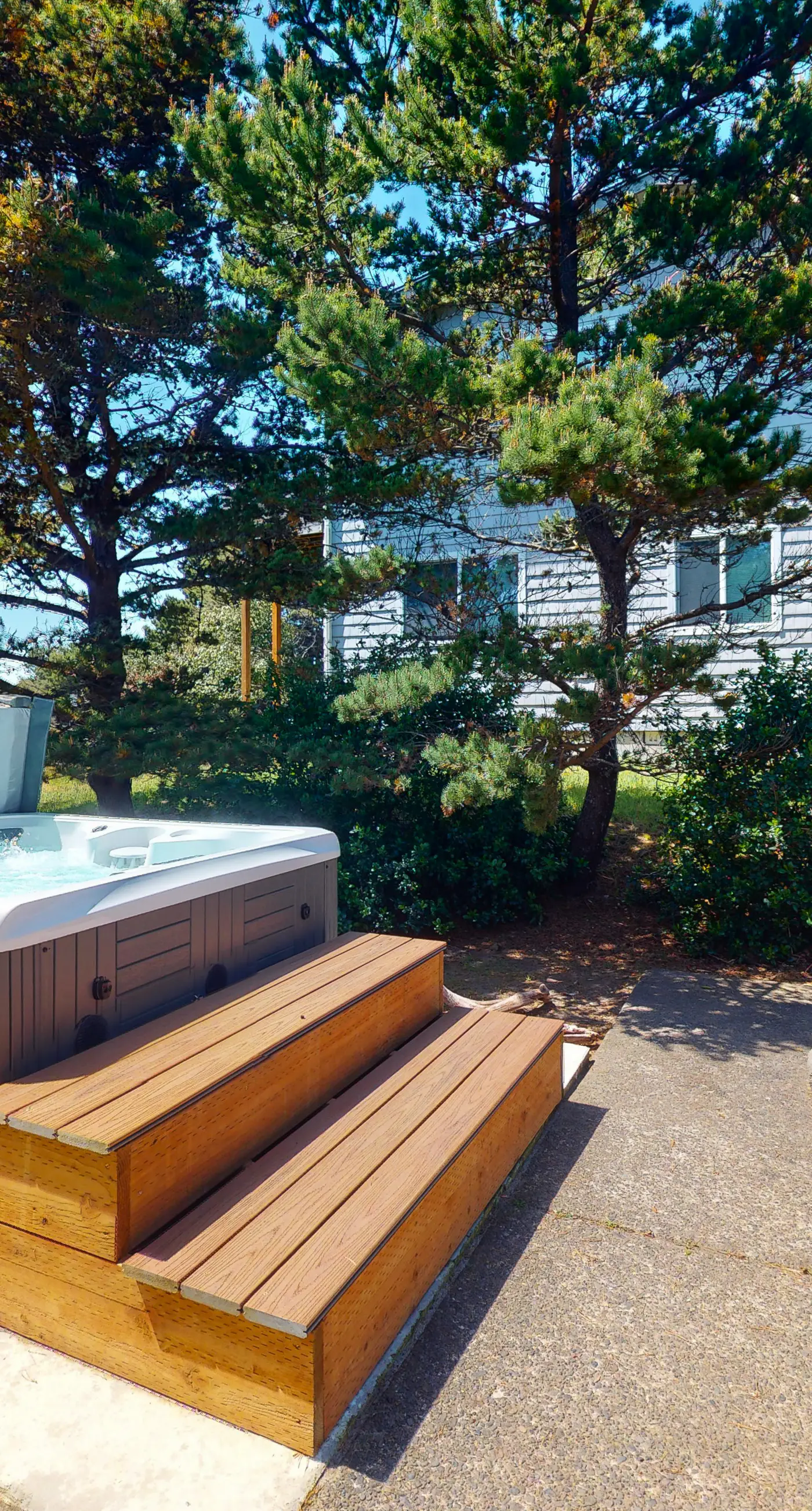 Nedonna Beach House 4 BD Rockaway Beach, OR Vacation Rental Vacasa
