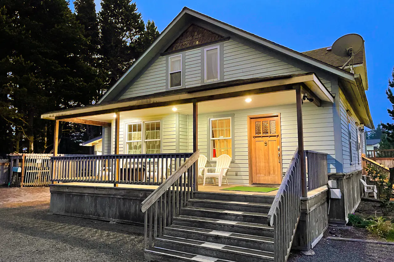 Tinker House Cottage 3 BD Long Beach, WA Vacation Rental Vacasa