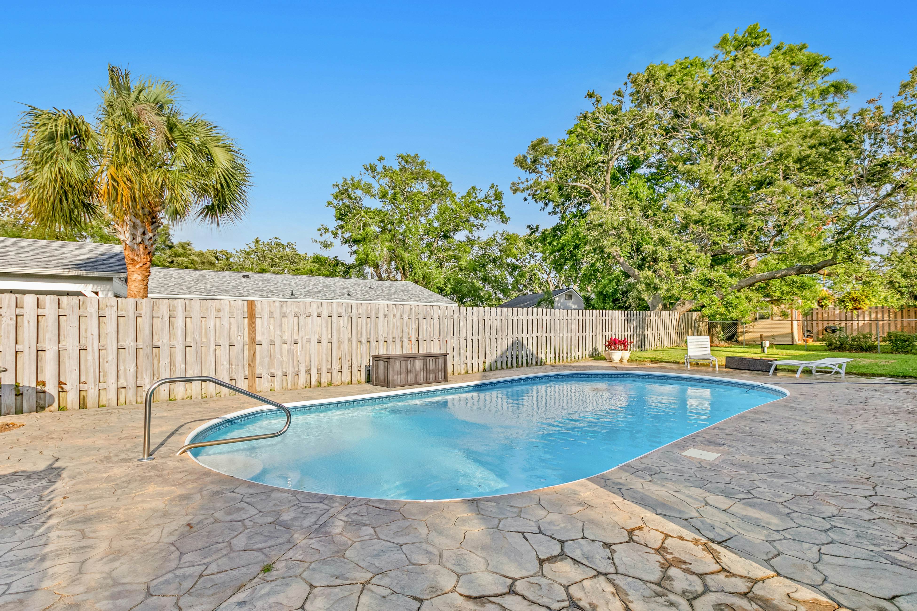 Gulf Breeze Proper 3 BD Gulf Breeze, FL Vacation Rental Vacasa