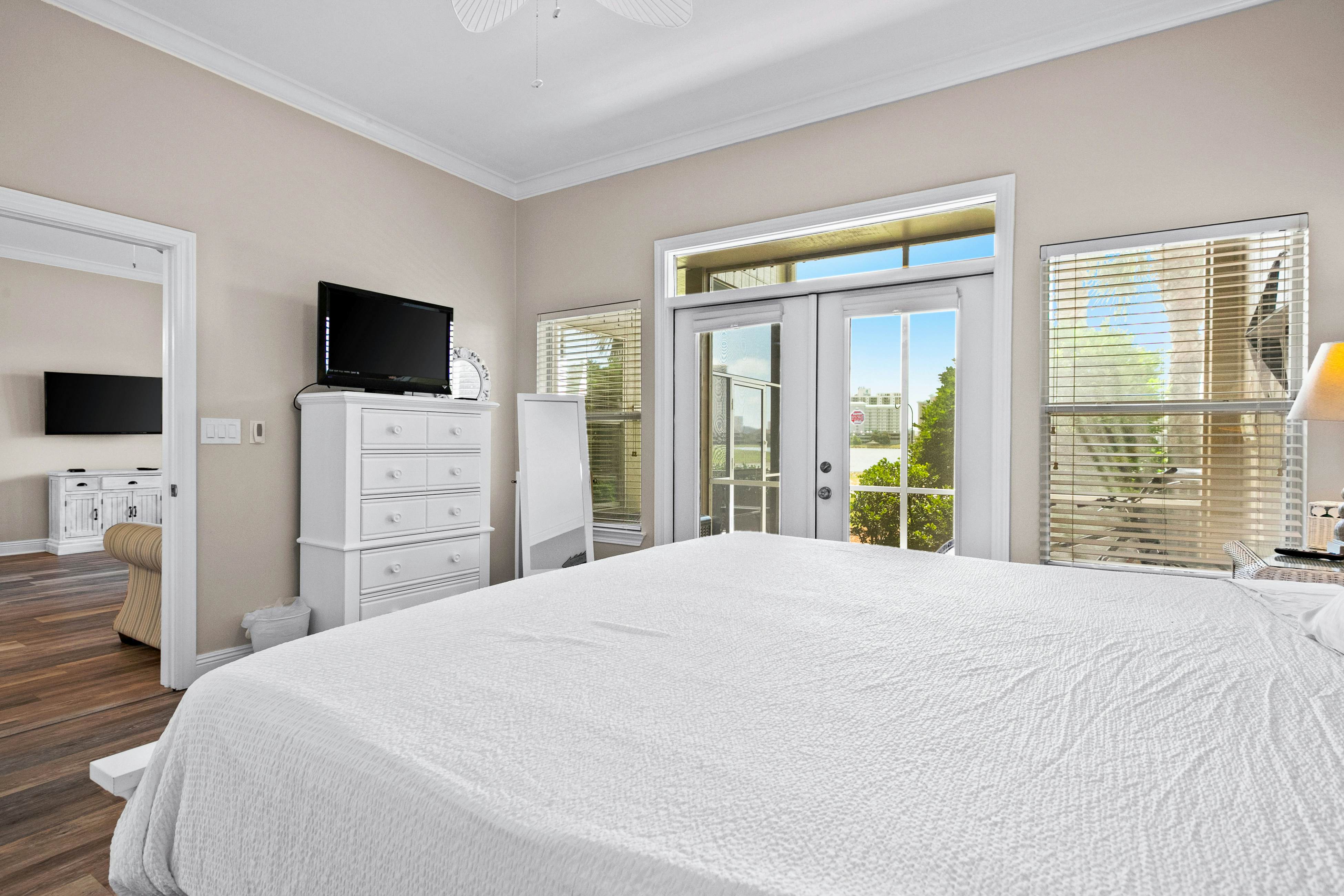 Seascape Lakefront Villas 405