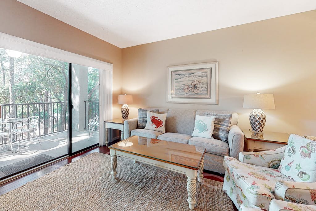 Second-floor condo with balcony, shared outdoor pool, central AC — Hilton Head, SC — vacation rental