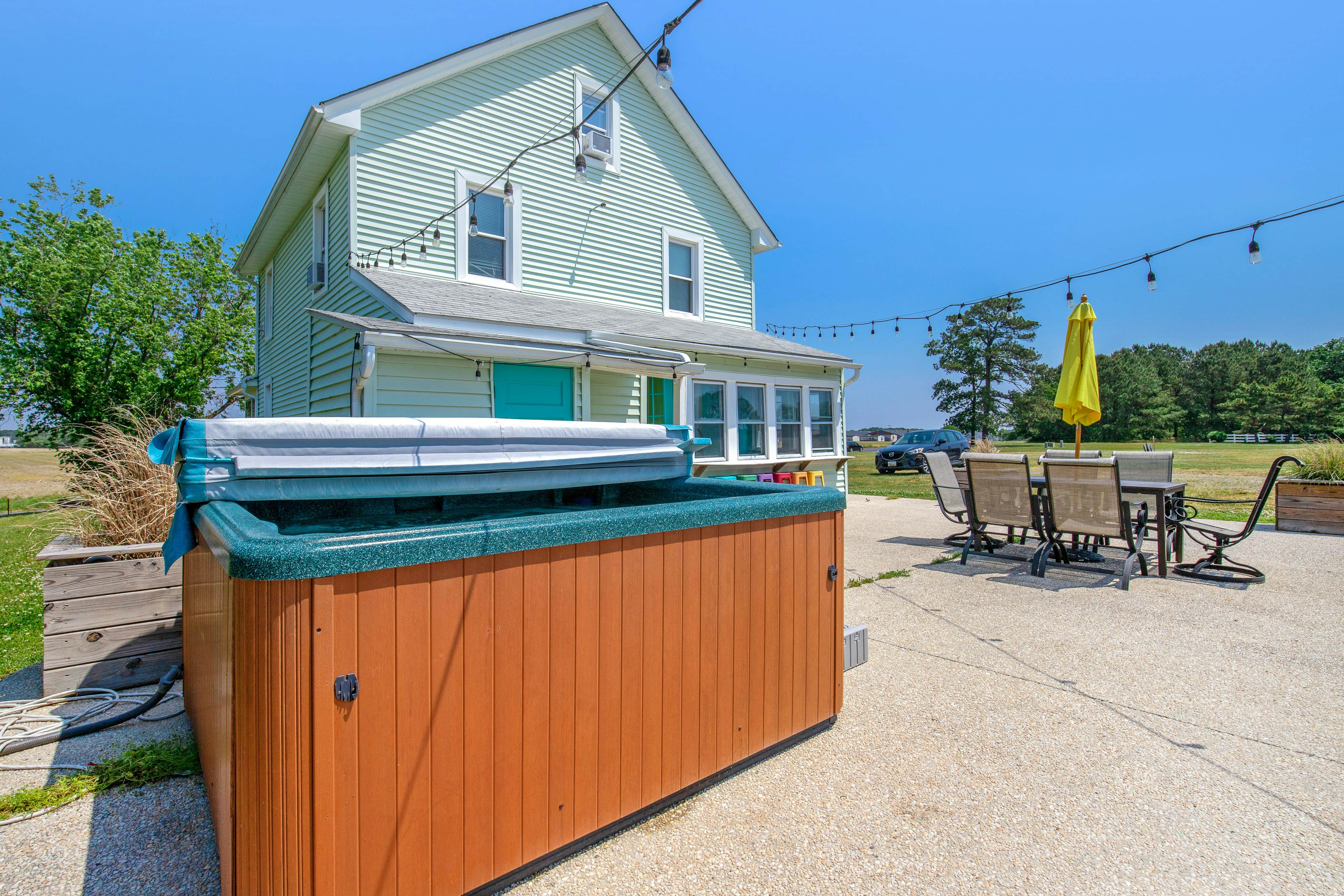 The Brooklyn Cottage 3 BD Berlin, MD Vacation Rental Vacasa