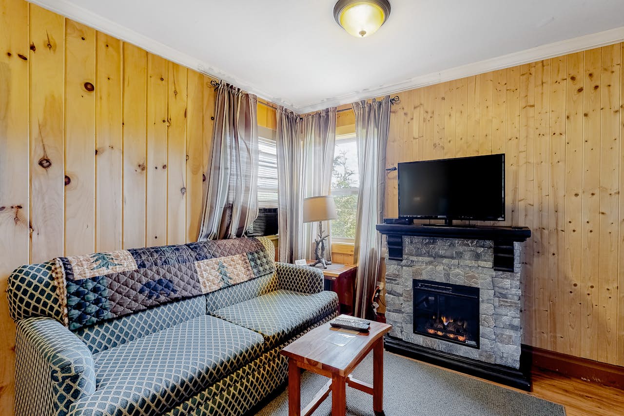 Valley Brook Cottage 10 0 BD Thornton, NH Vacation Rental Vacasa