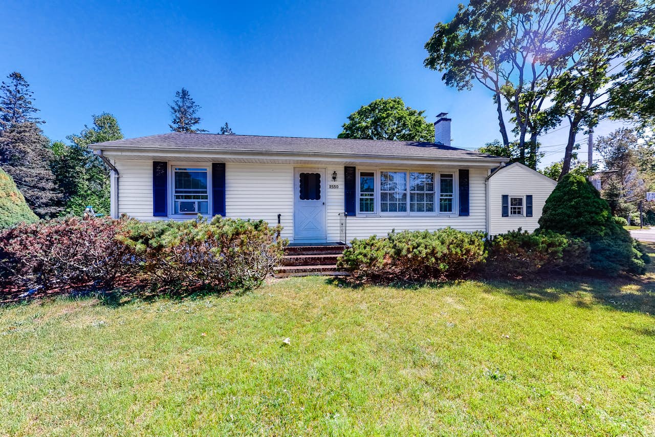 Classic Southold Country Charmer 2 BD Southold, NY Vacation Rental