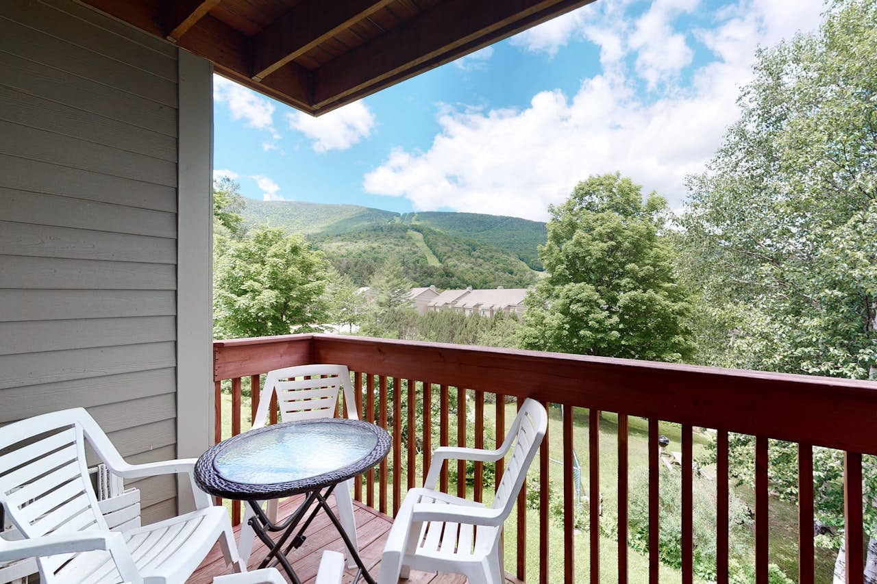 Sugarbush Skiin/Skiout 2 BD Warren, VT Vacation Rental Vacasa