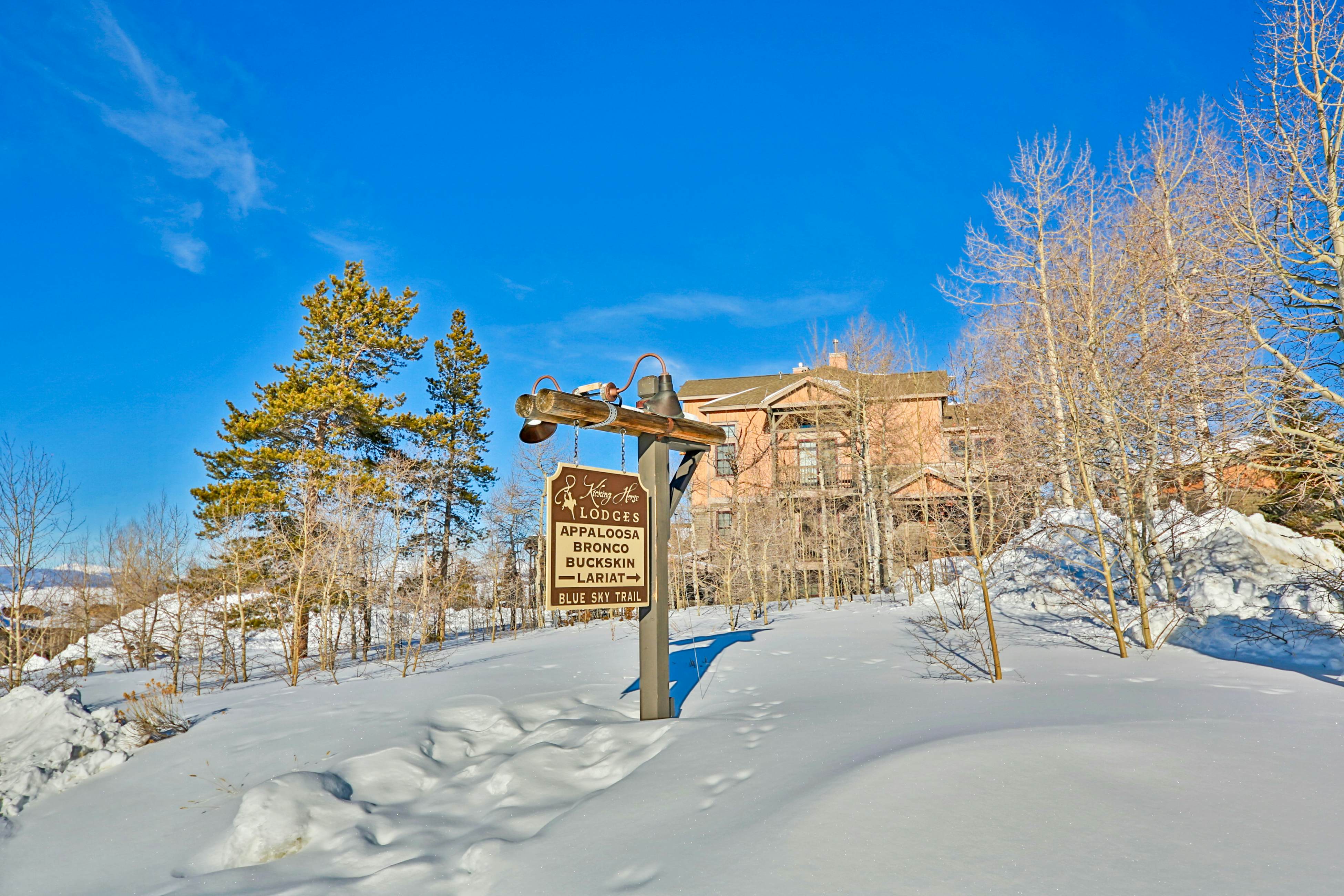 Kicking Horse Lodges 3-202