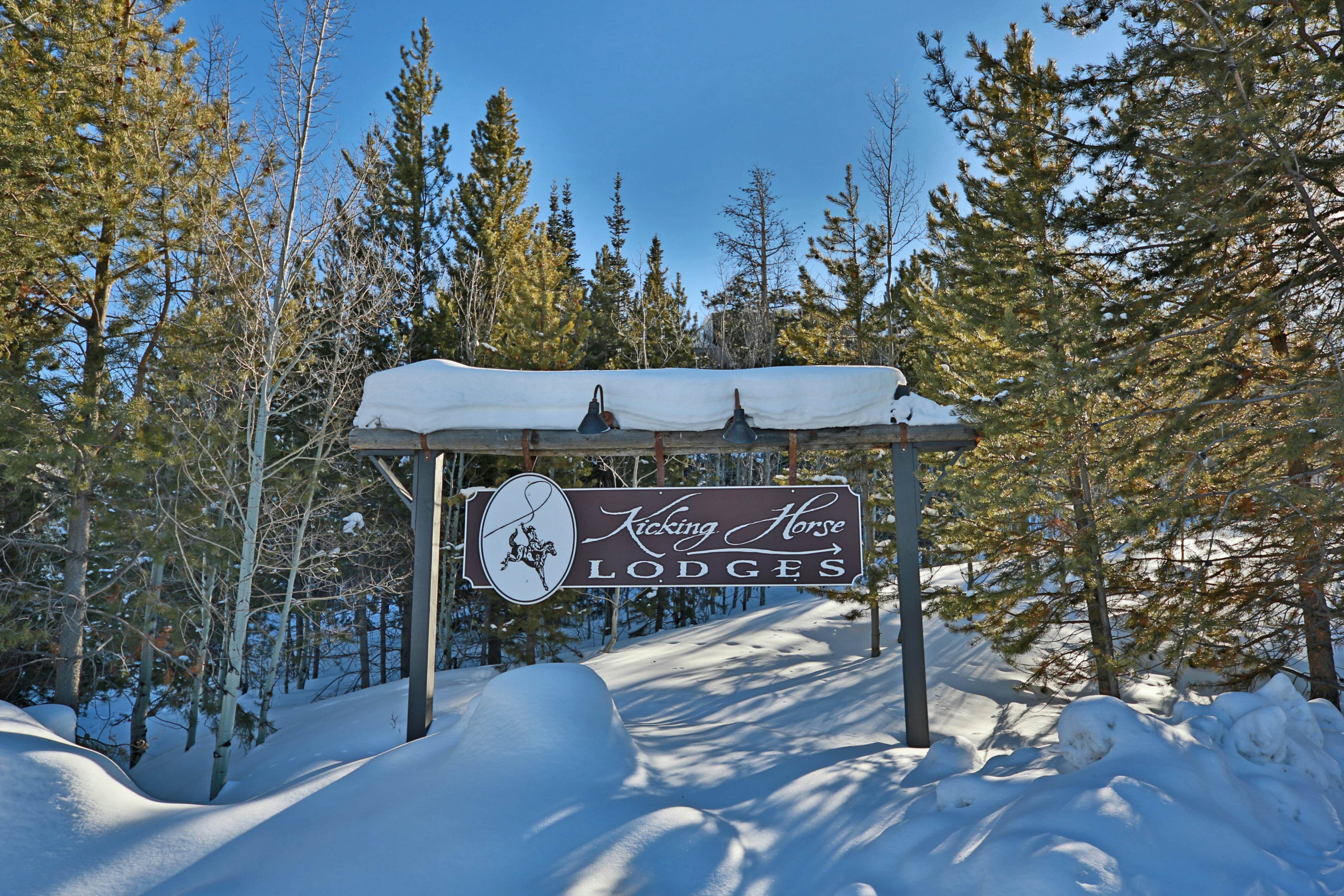 Kicking Horse Lodges 3-202