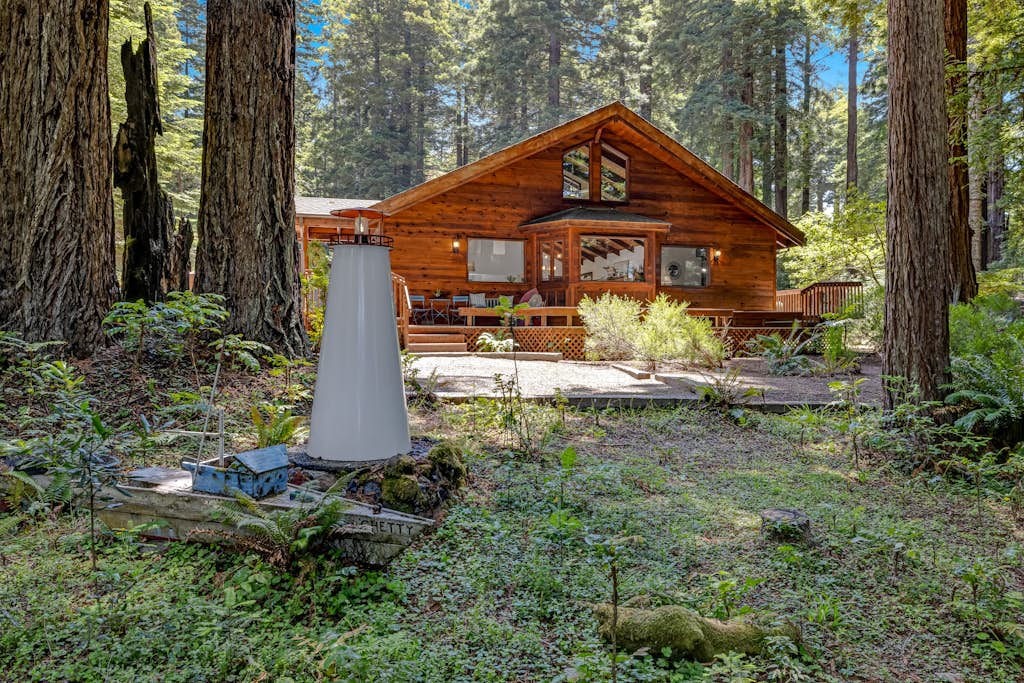 Family Getaway - Hot Tub, Fire Pit & Dog Friendly — Mendocino, CA — vacation rental