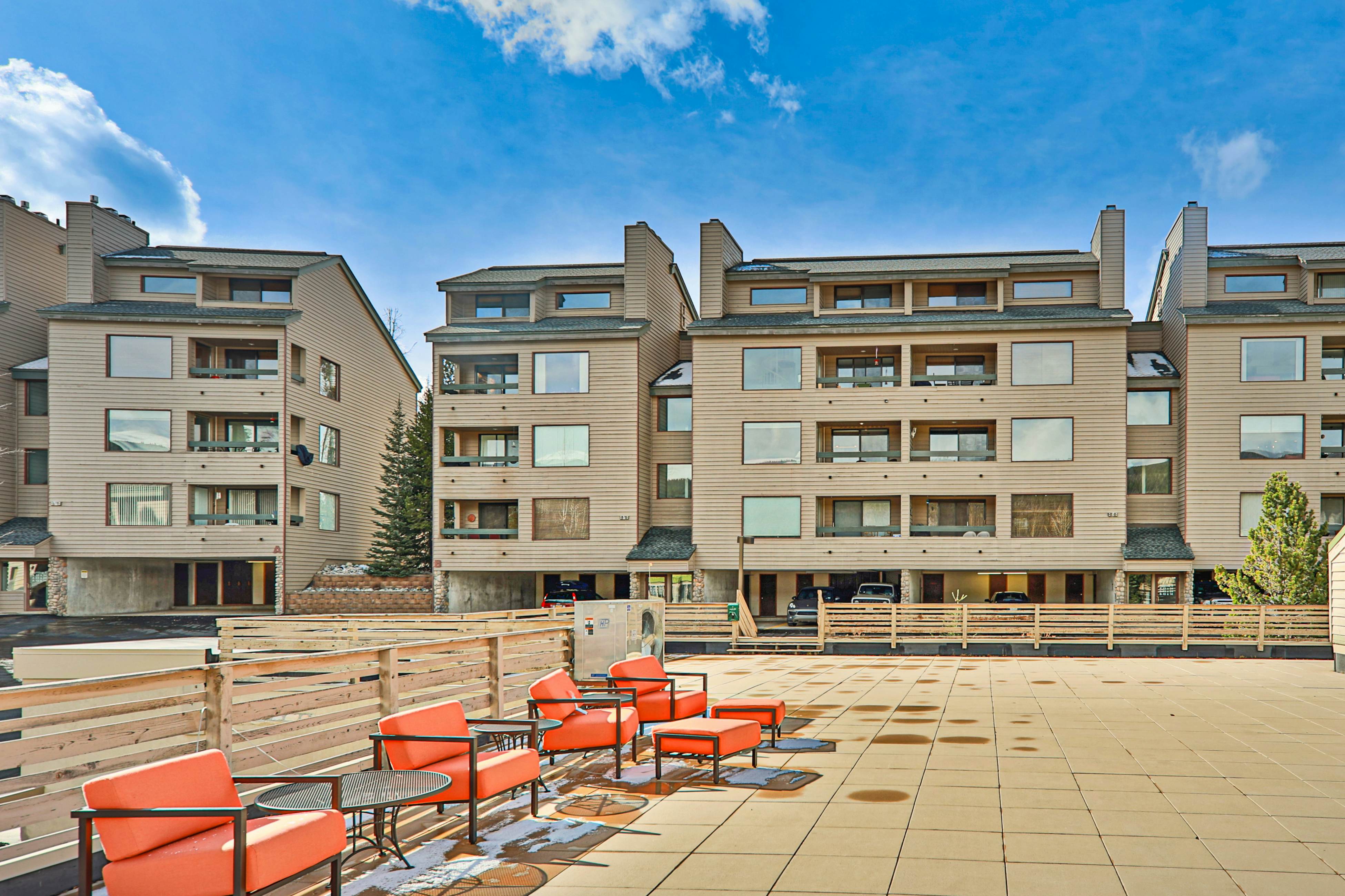 Snowblaze Condominiums E103