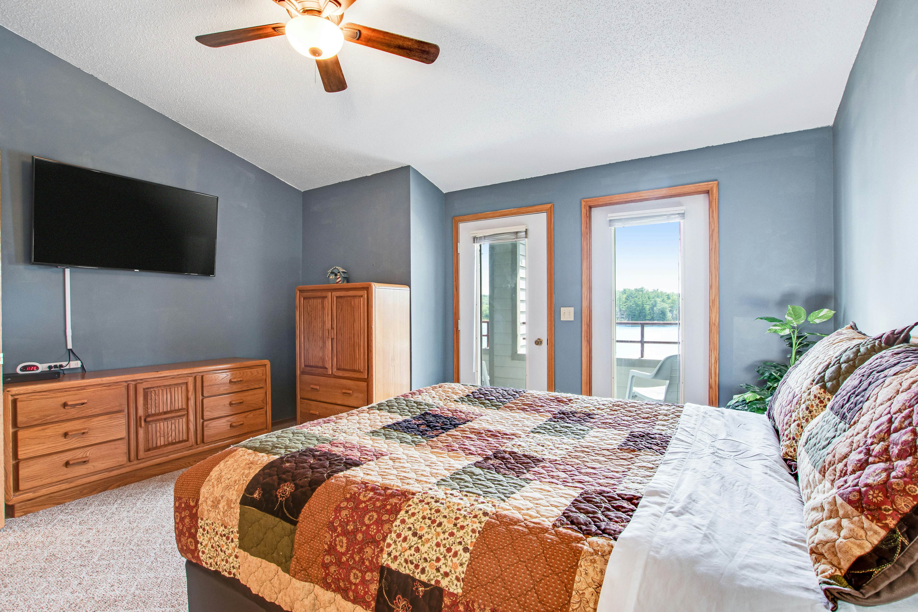 Lighthouse Cove Condo Resort 217 - Lakeside Memories