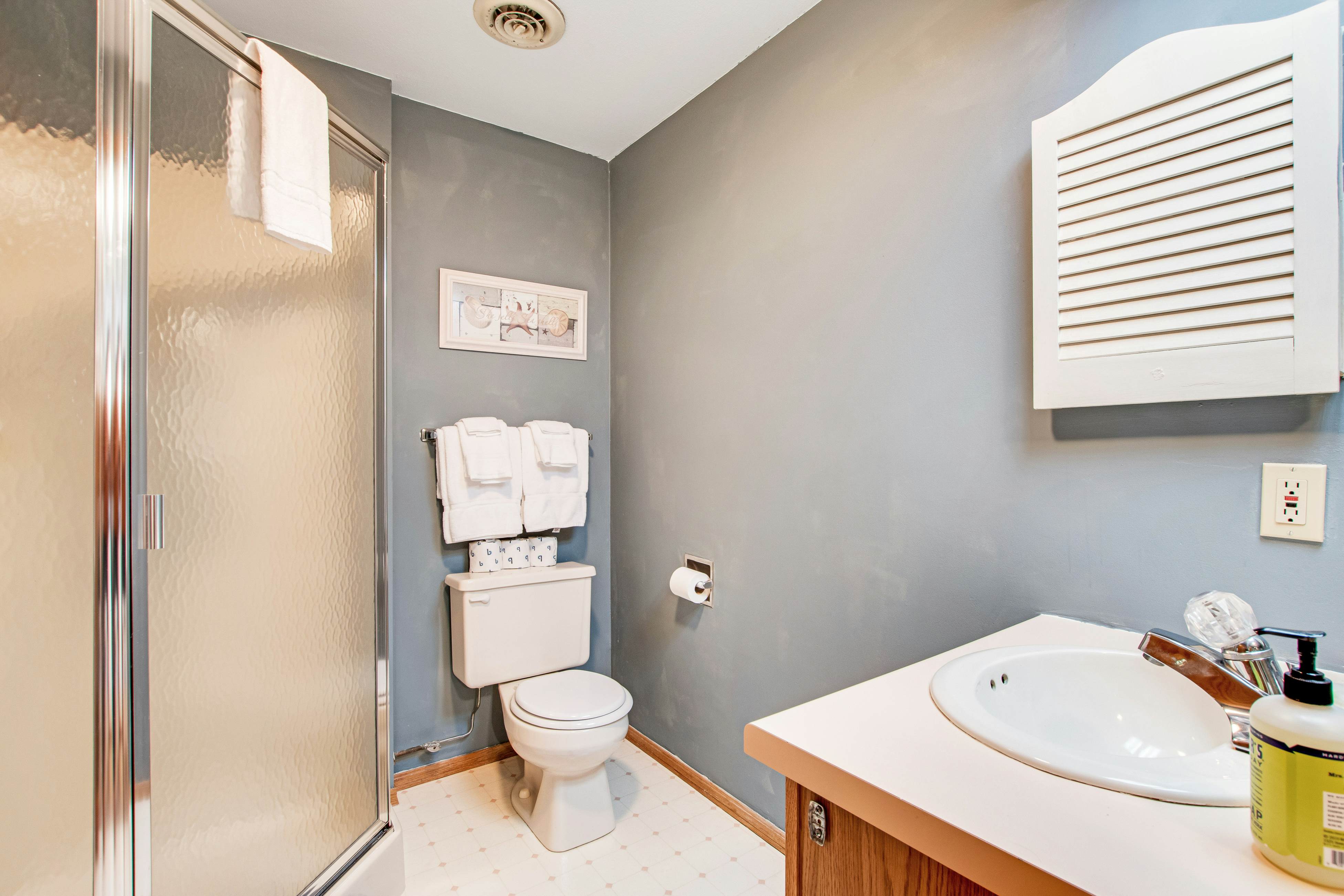 Lighthouse Cove Condo Resort 217 - Lakeside Memories