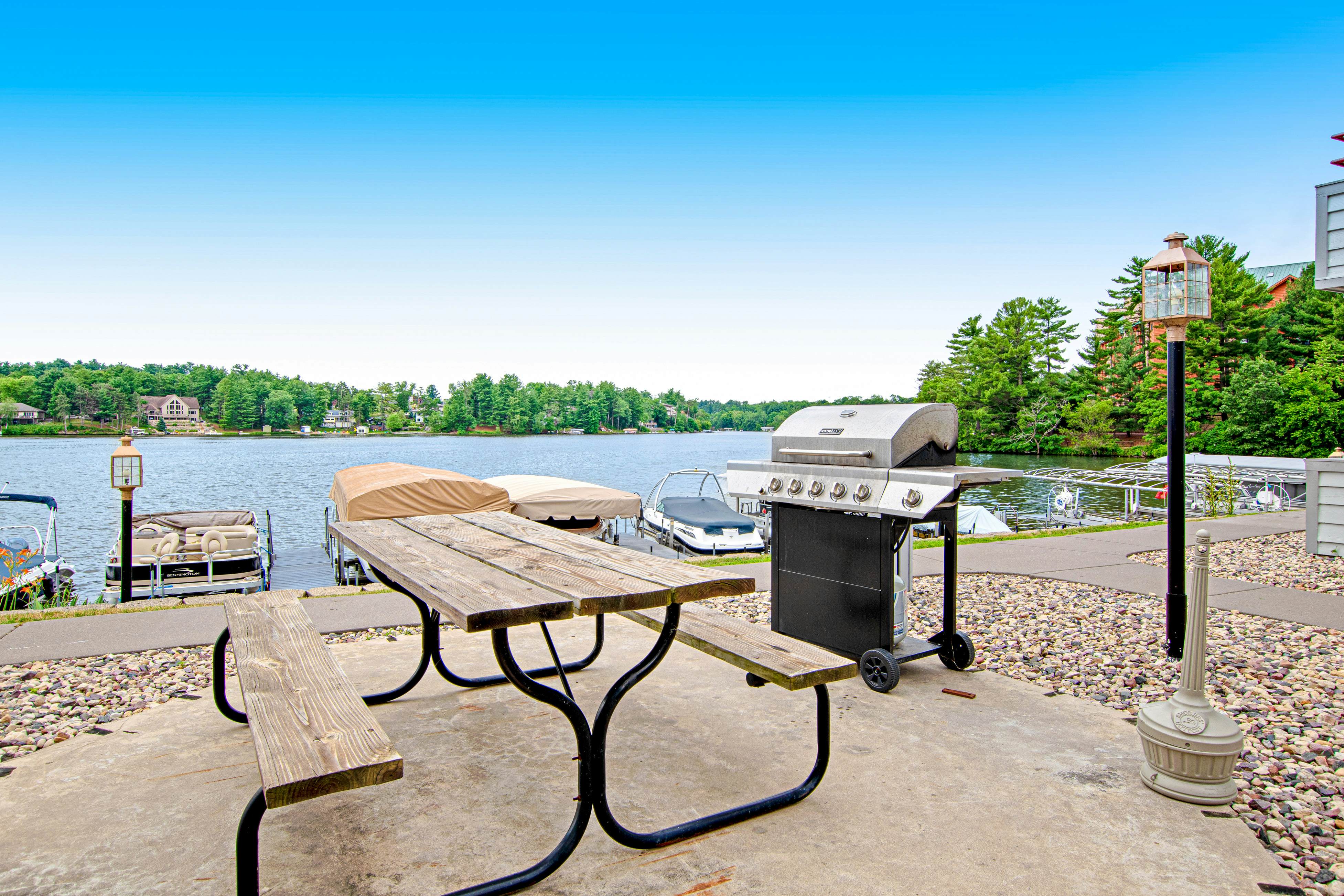 Lighthouse Cove Condo Resort 217 - Lakeside Memories