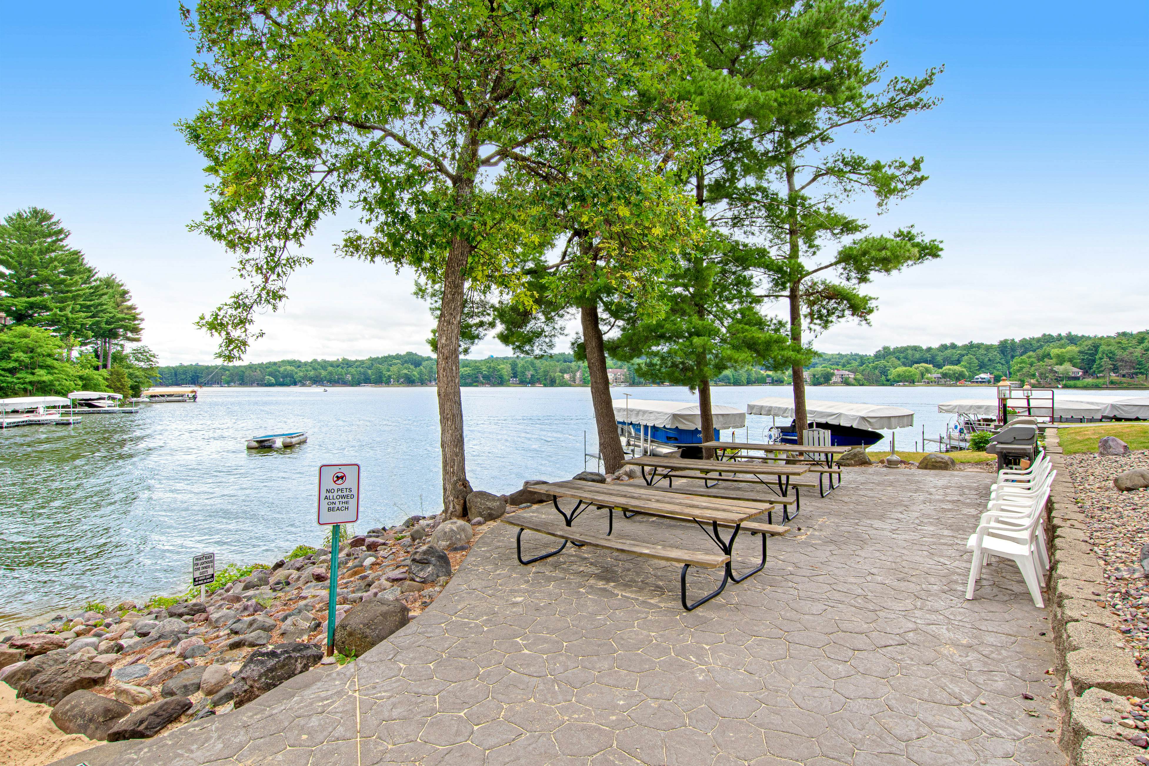 Lighthouse Cove Condo Resort 217 - Lakeside Memories