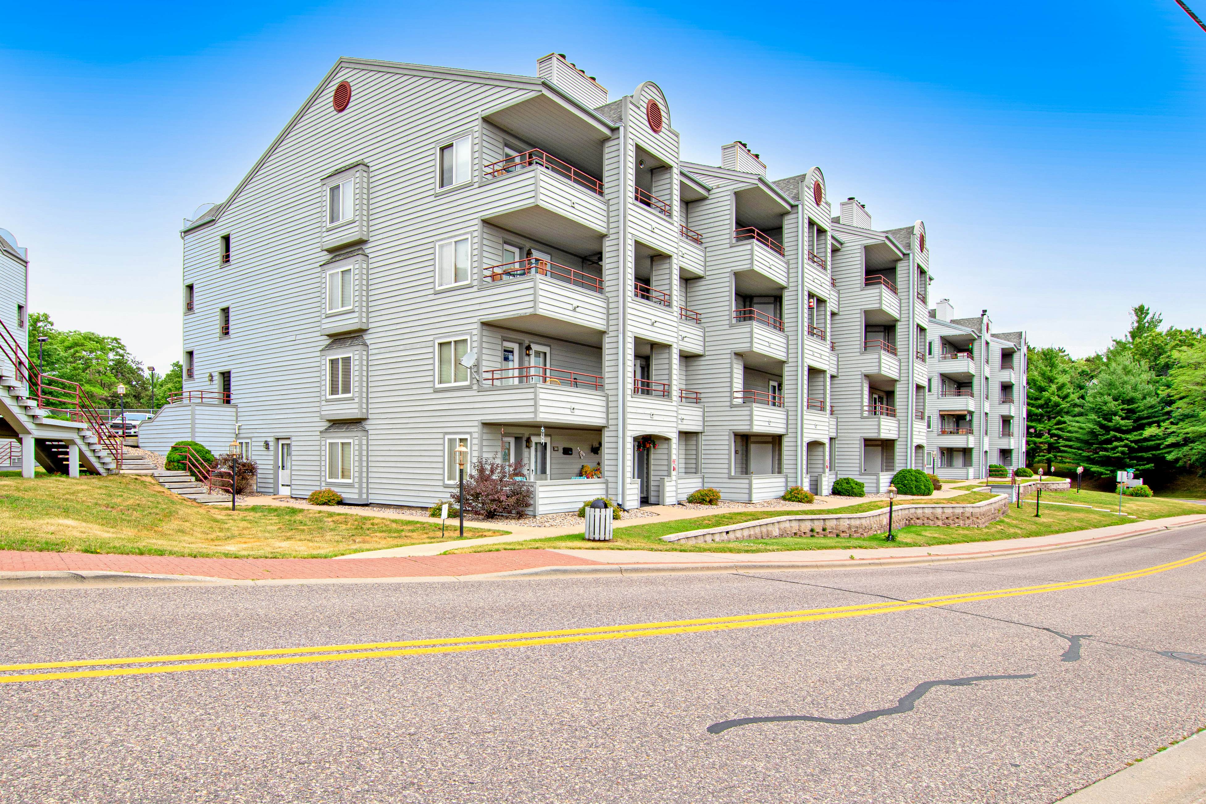 Lighthouse Cove Condo Resort 217 - Lakeside Memories