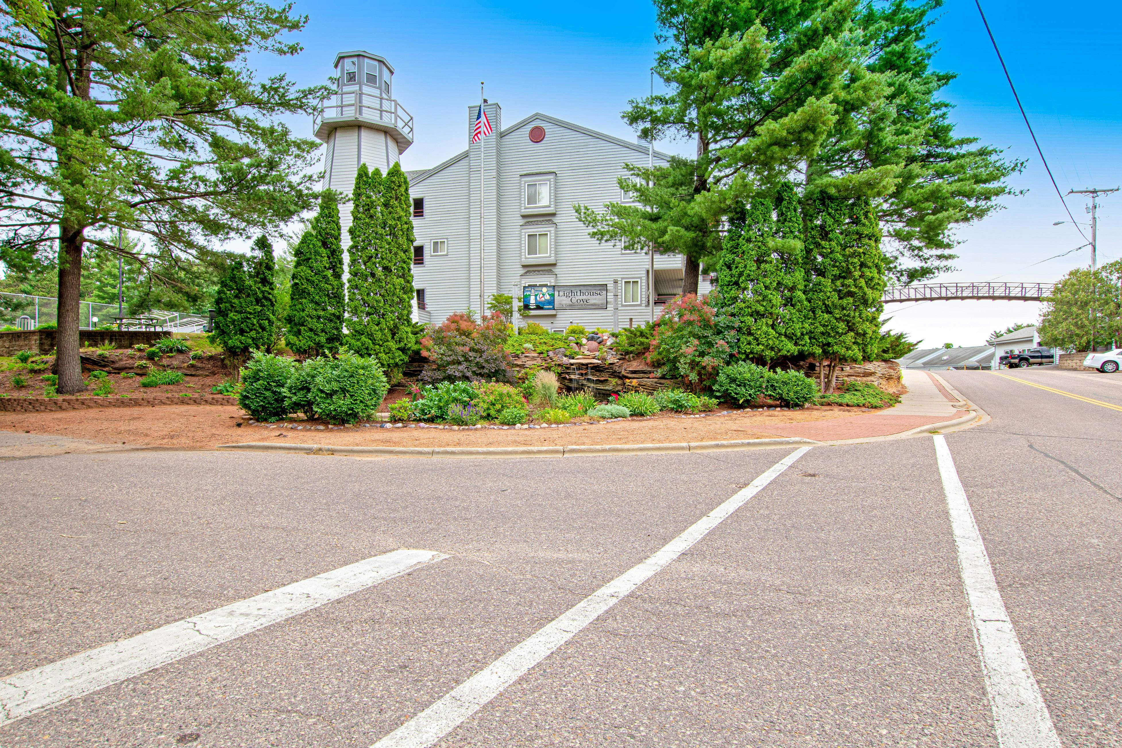 Lighthouse Cove Condo Resort 217 - Lakeside Memories