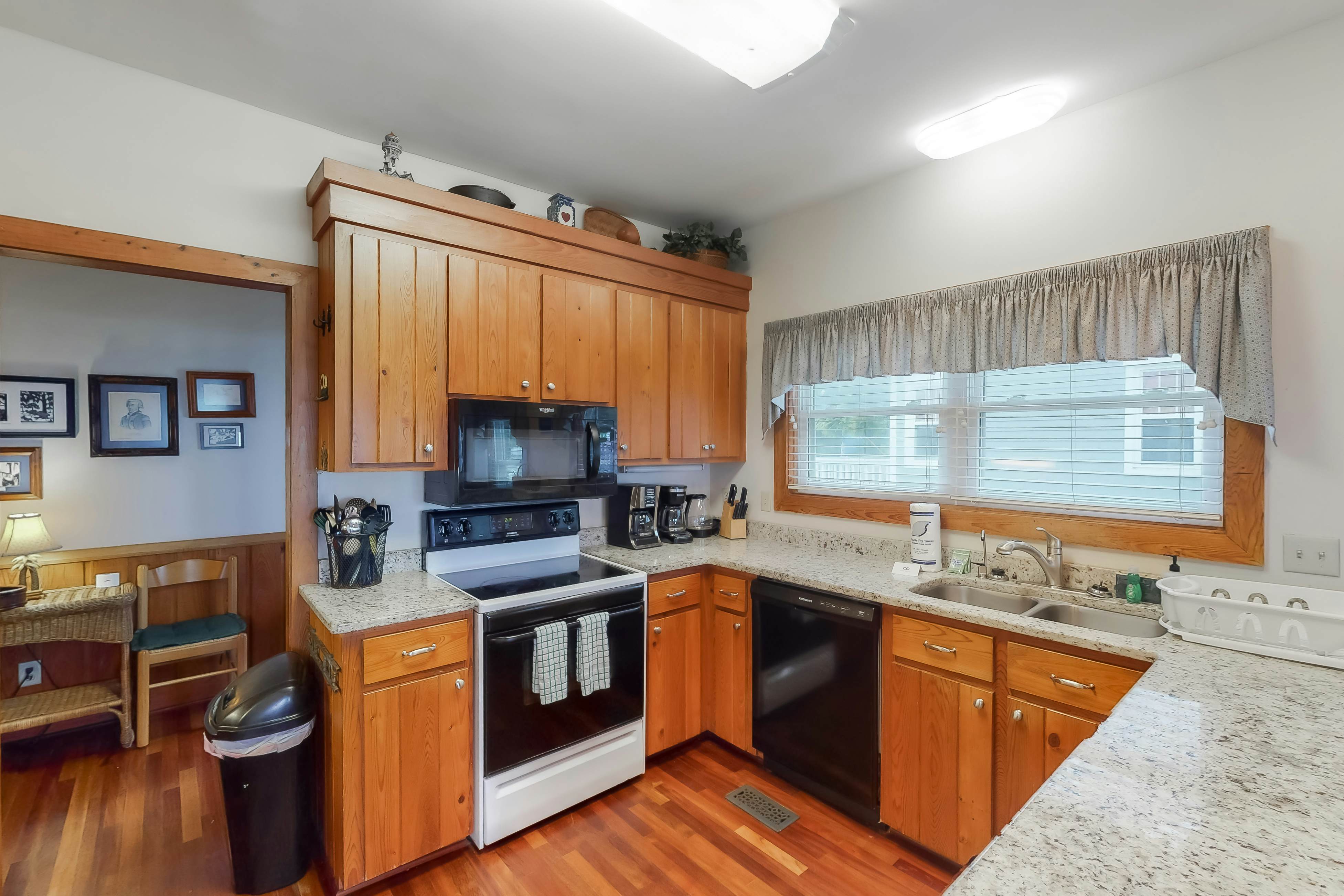 Sunset On The Sound - B Side