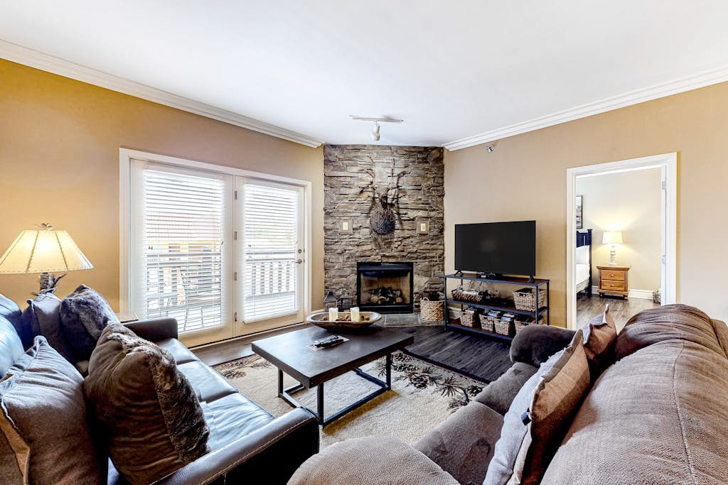Central Condo, Sleeps 6, Jetted tub, Near Downtown — Gatlinburg, TN — vacation rental