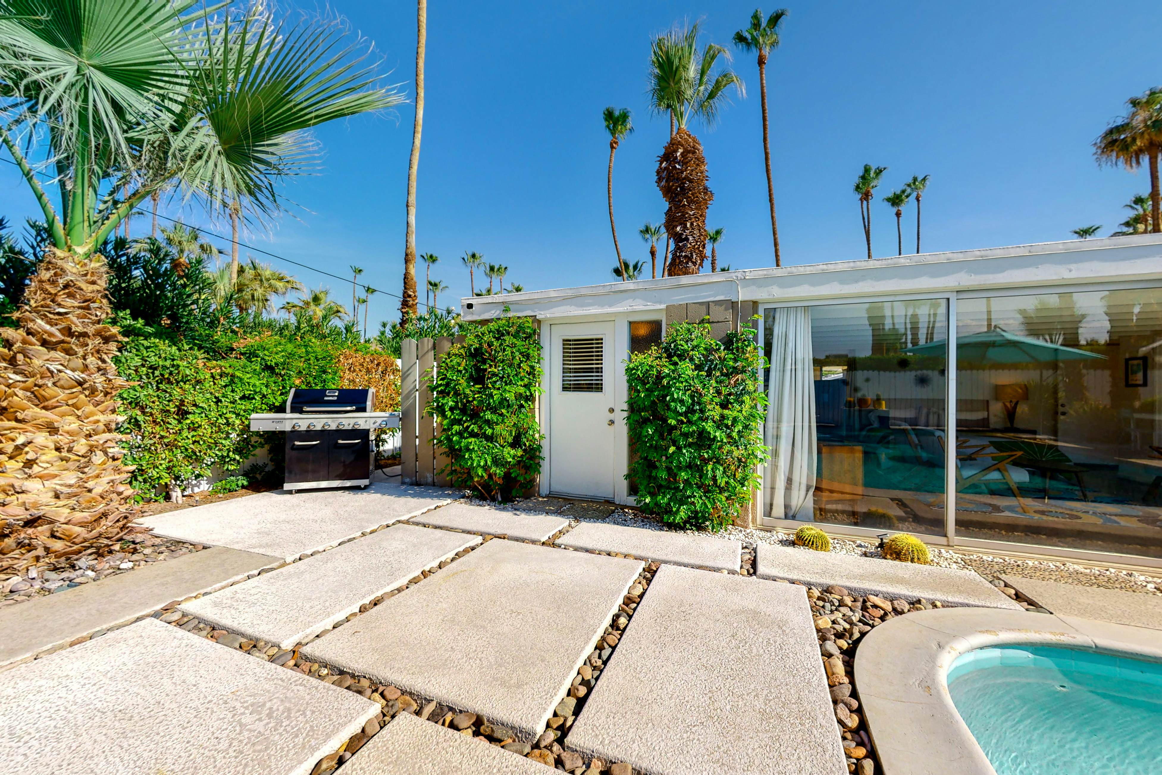 The Arrow of Twin Palms - Midcentury Alexander - 3505