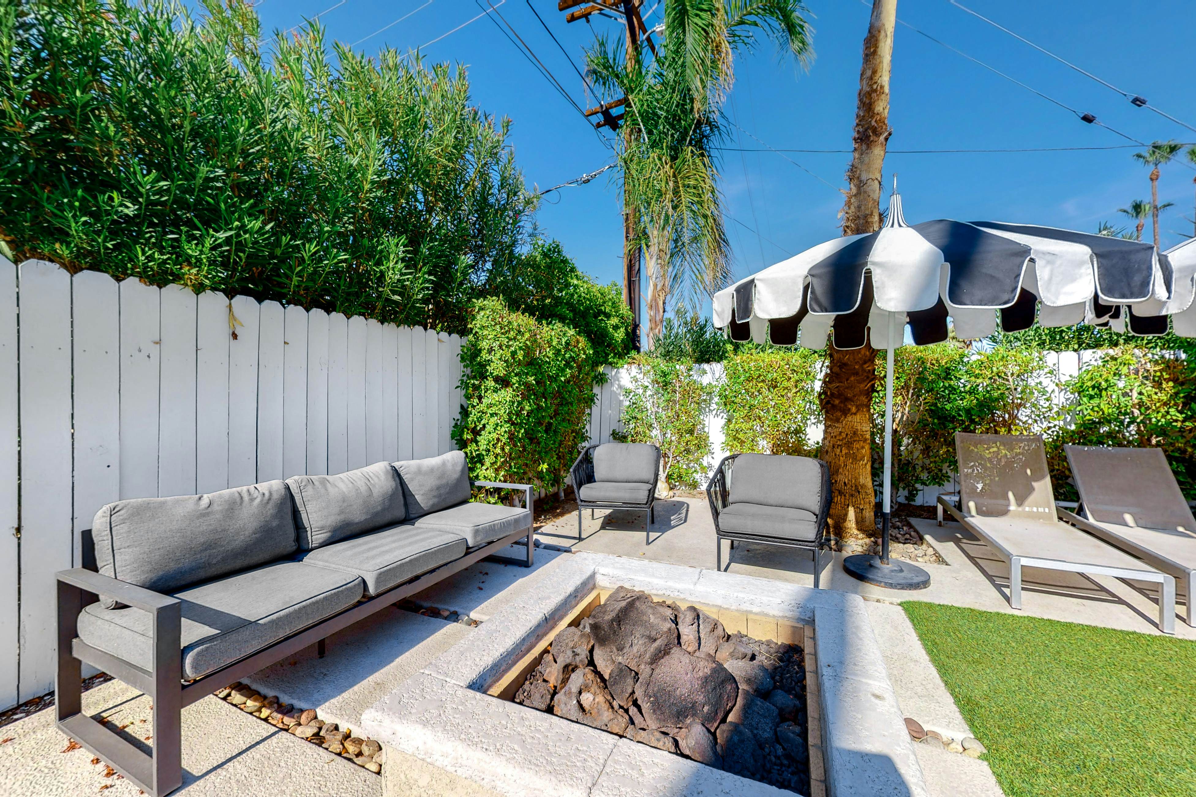 The Arrow of Twin Palms - Midcentury Alexander - 3505