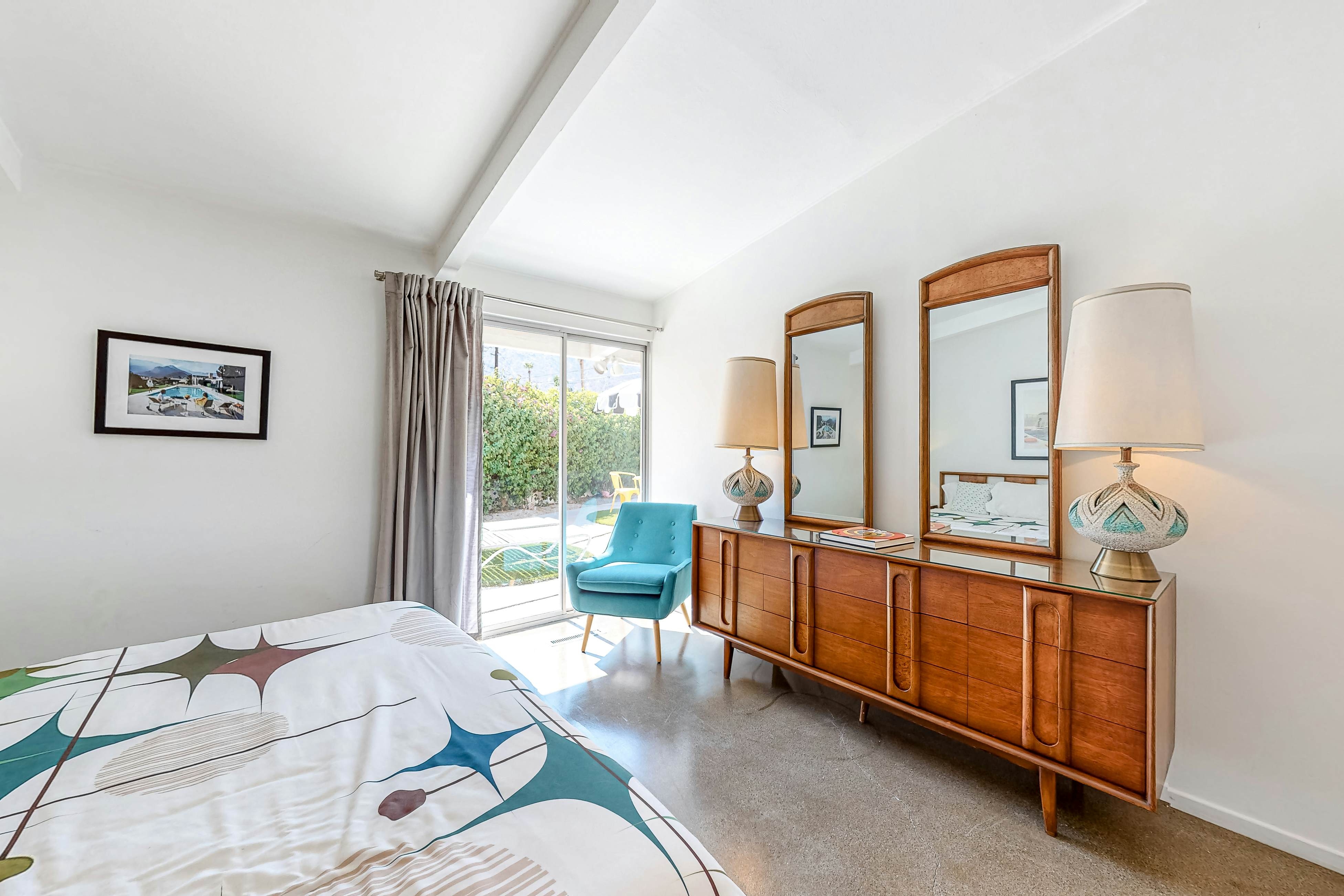 The Arrow of Twin Palms - Midcentury Alexander - 3505