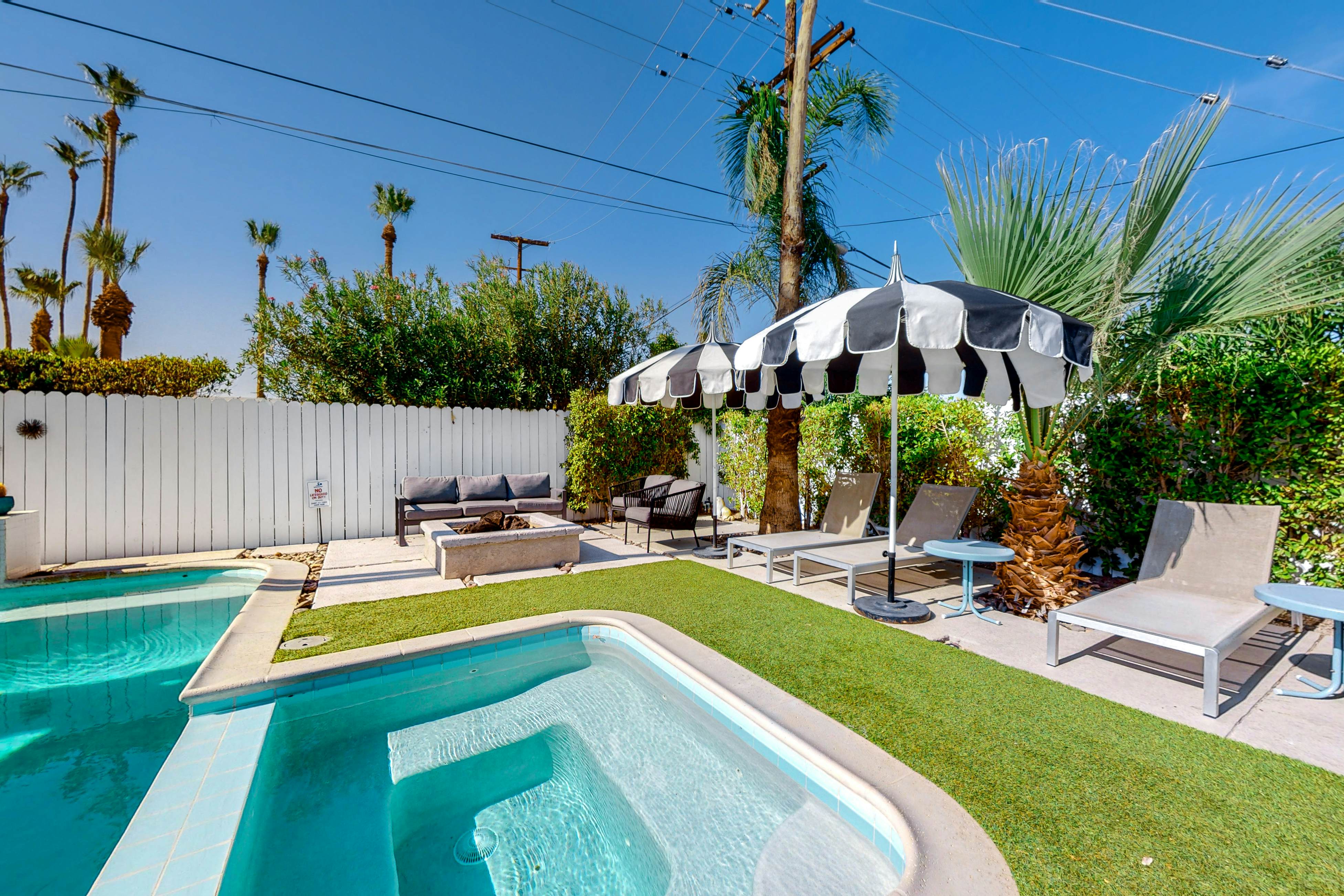 The Arrow of Twin Palms - Midcentury Alexander - 3505