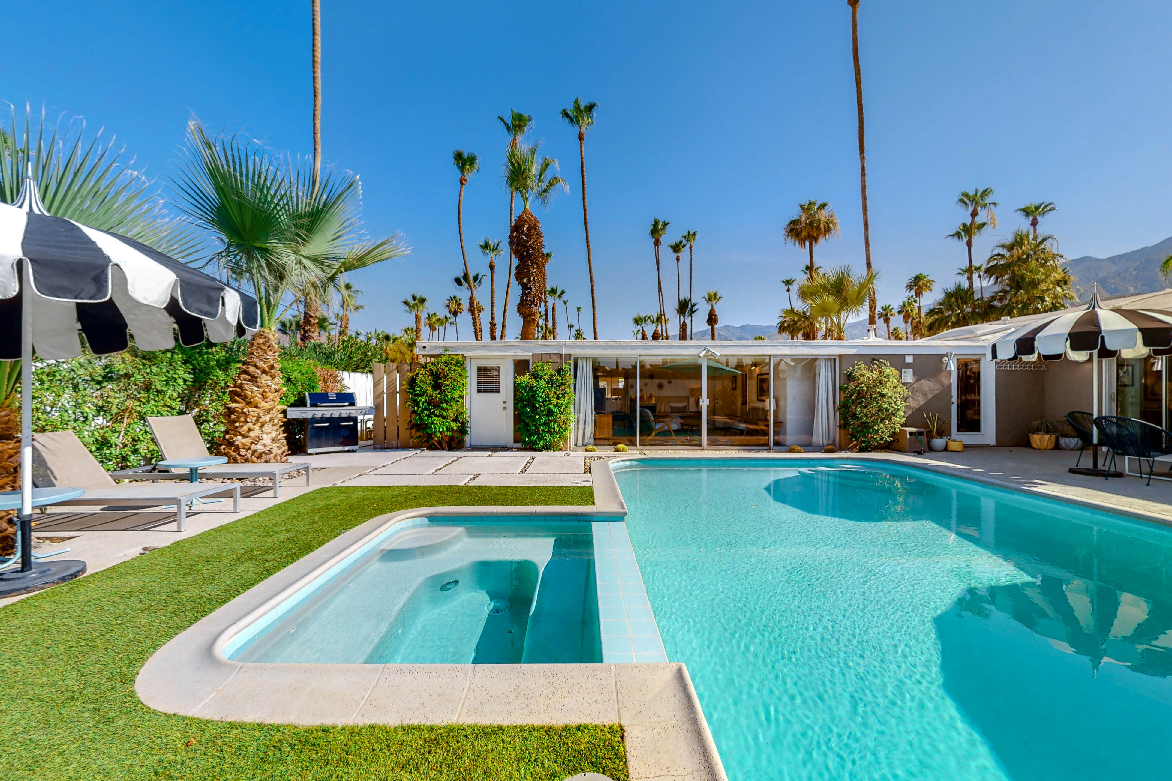 The Arrow of Twin Palms - Midcentury Alexander - 3505