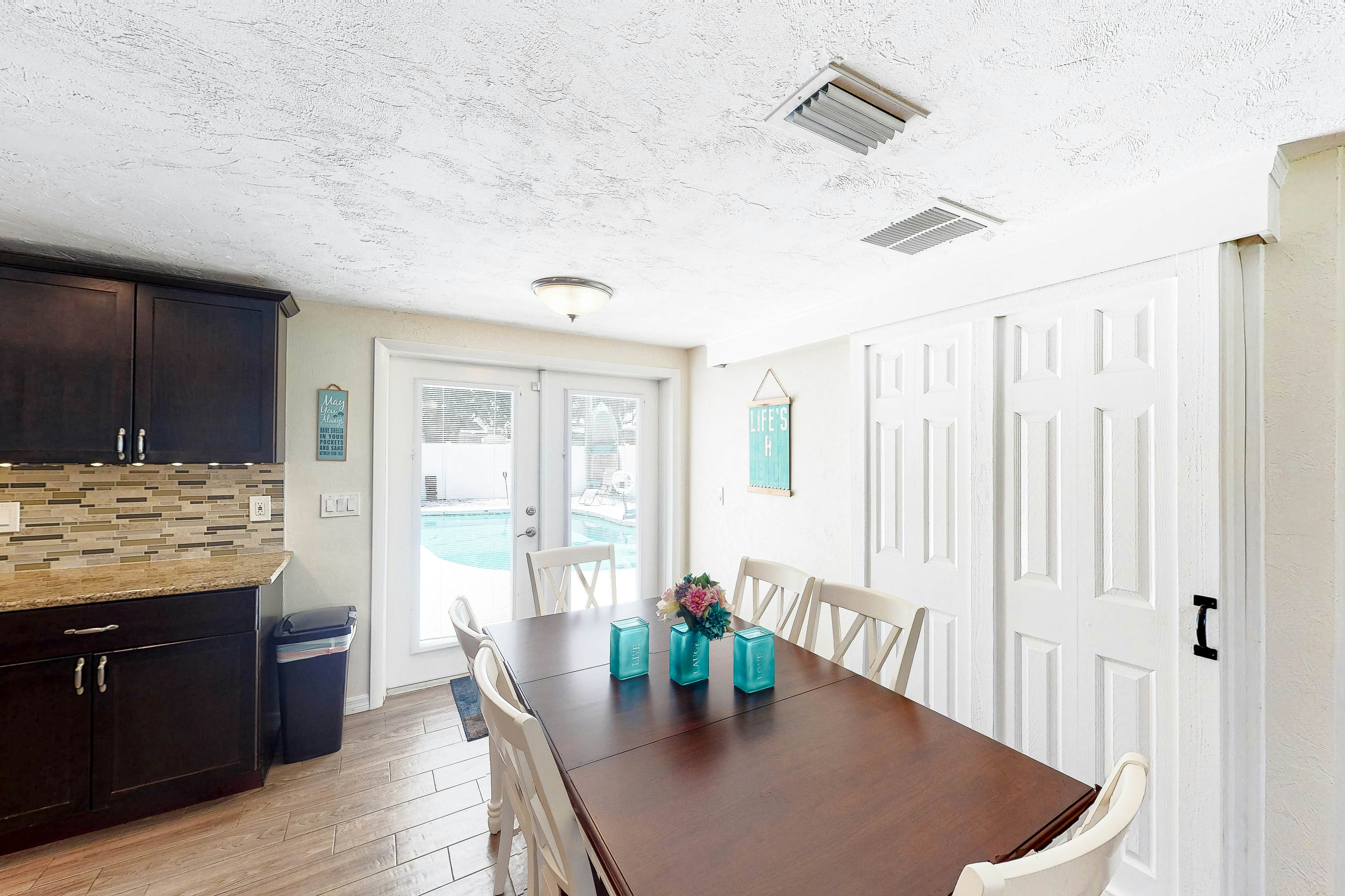 Pinellas Park Cottage 3 BD Pinellas Park, FL Vacation Rental Vacasa