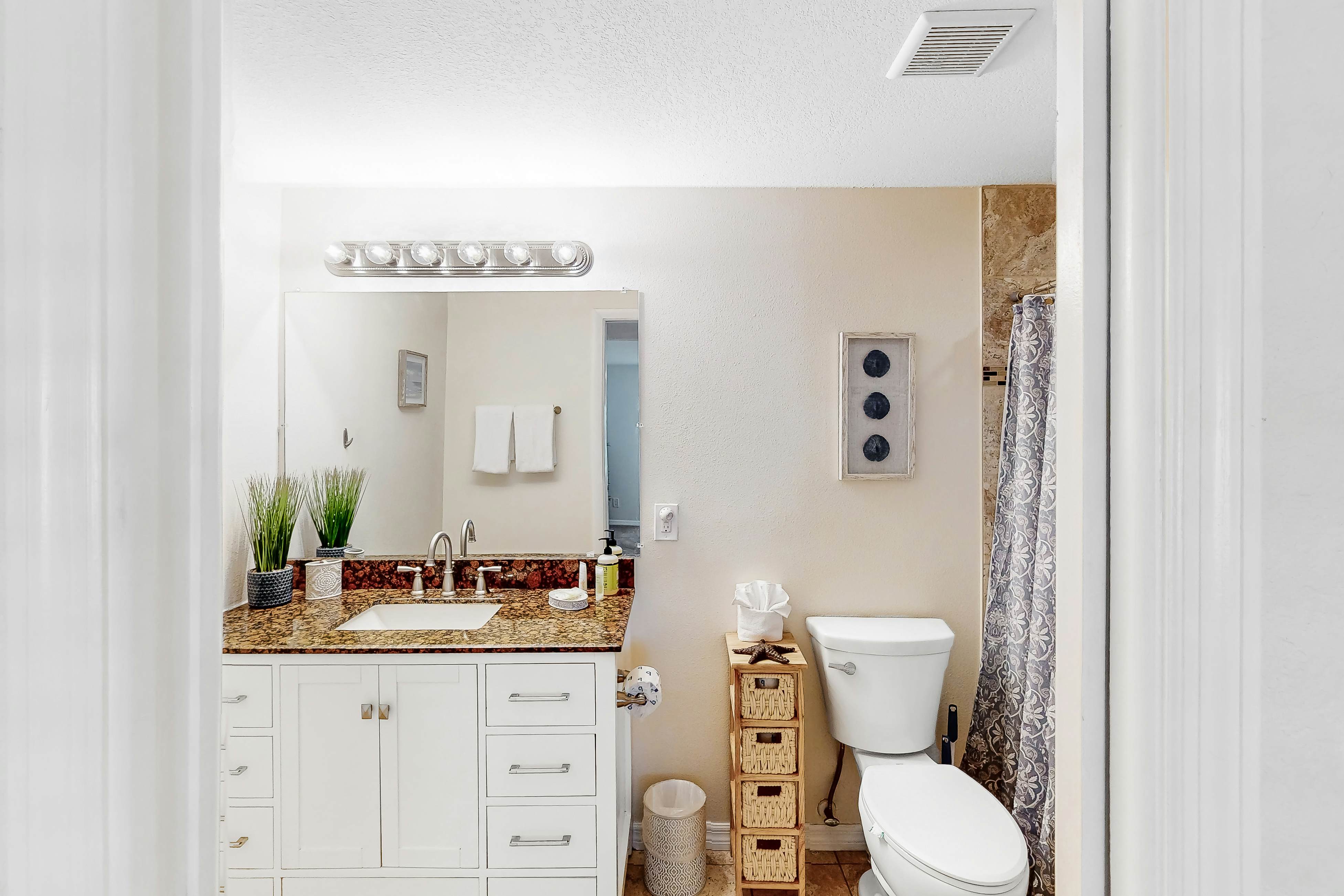 Pinellas Park Cottage 3 BD Pinellas Park, FL Vacation Rental Vacasa