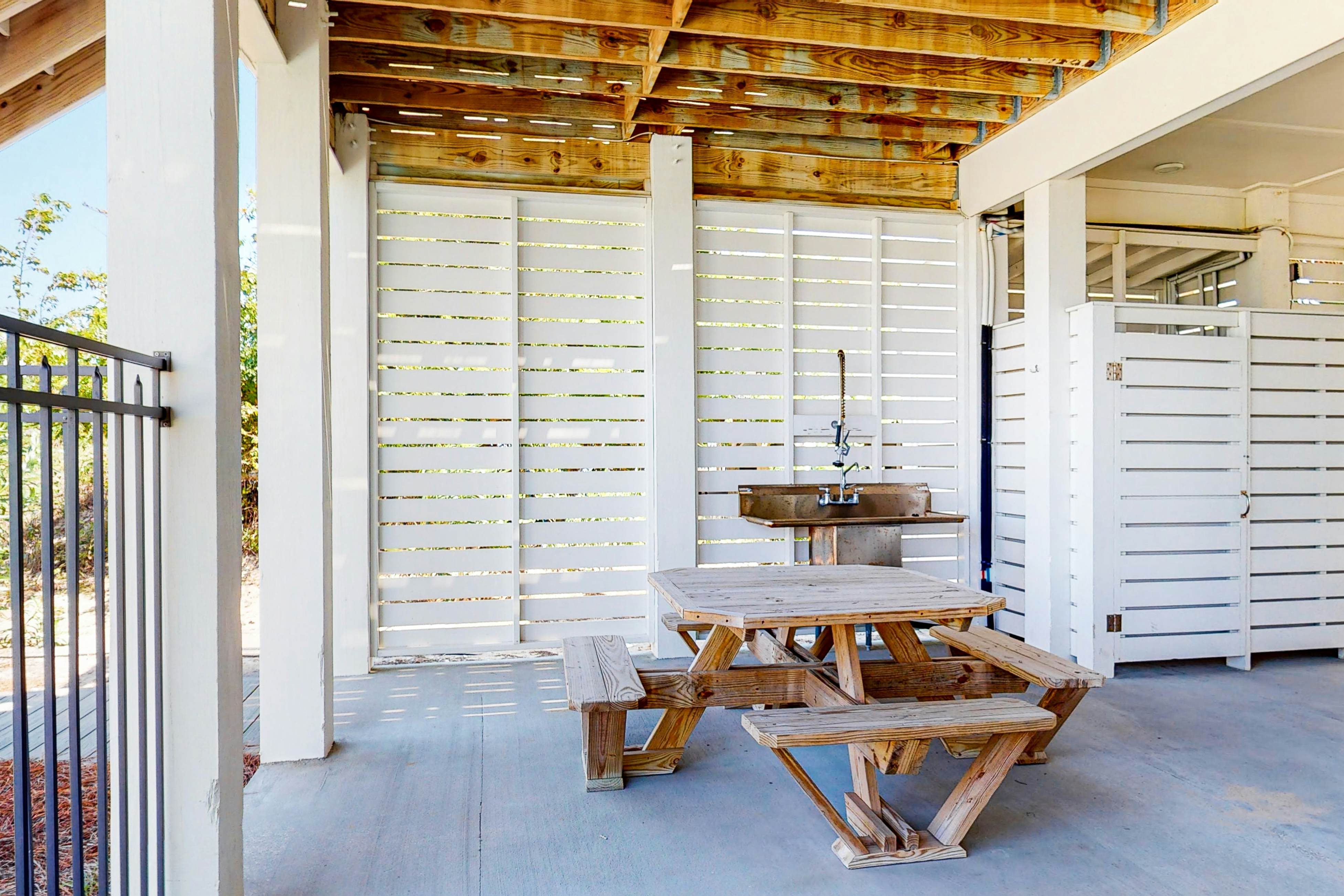 Ballentine Cottage 6 BD Edisto Beach, SC Vacation Rental Vacasa