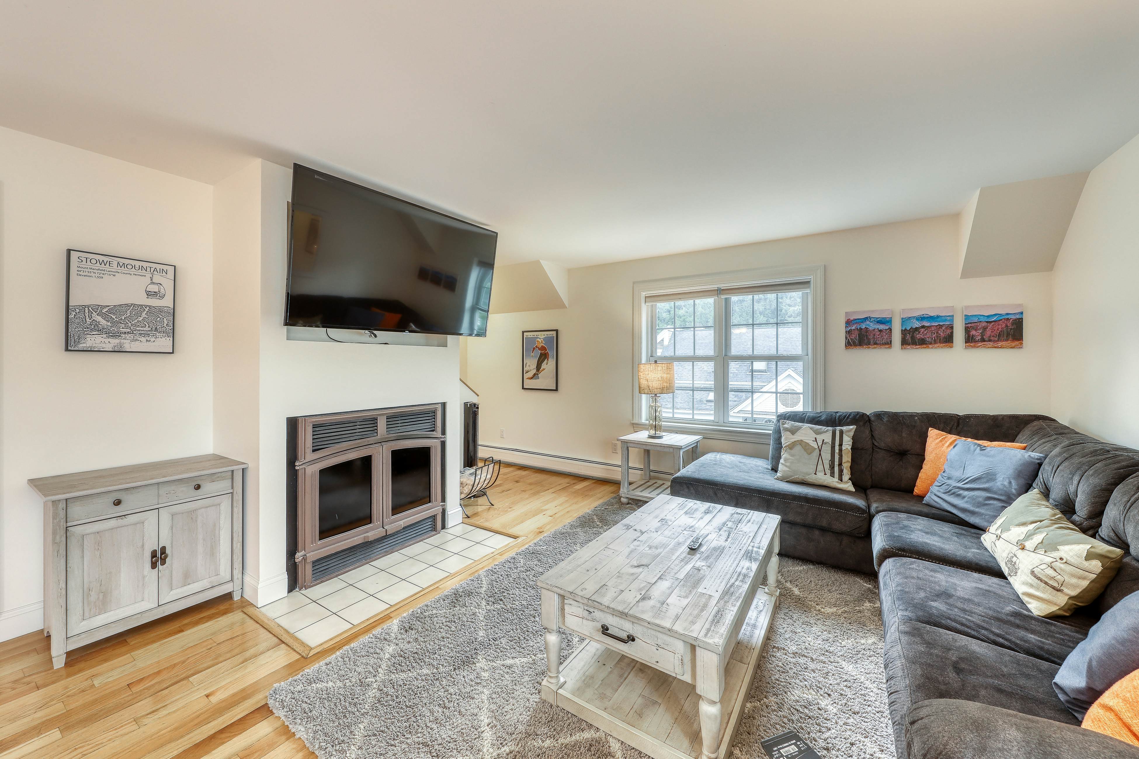 Cozy Stowe Village Retreat