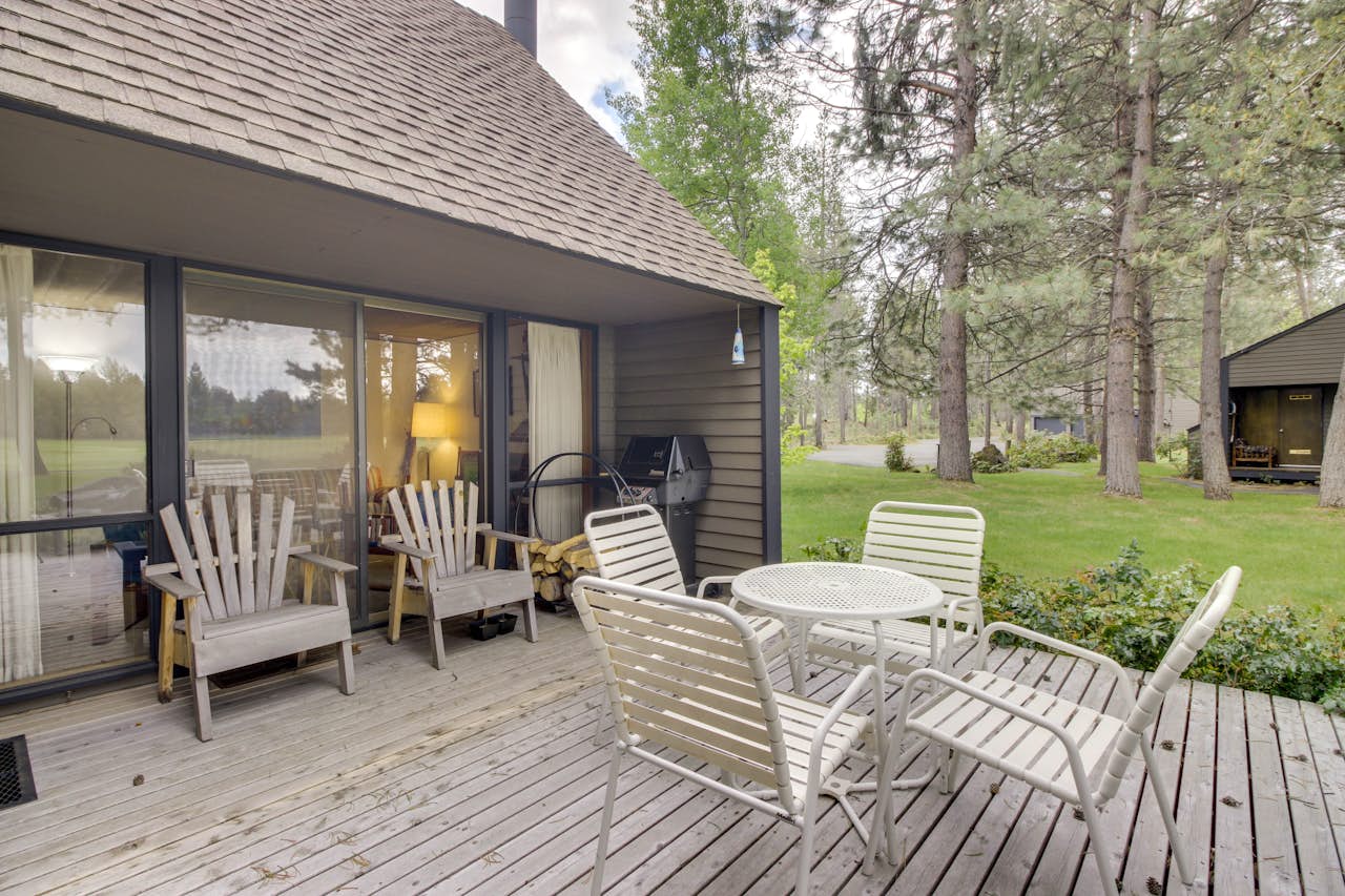 Mt View Condo 22 2 BD Vacation Rental in Sunriver, OR Vacasa