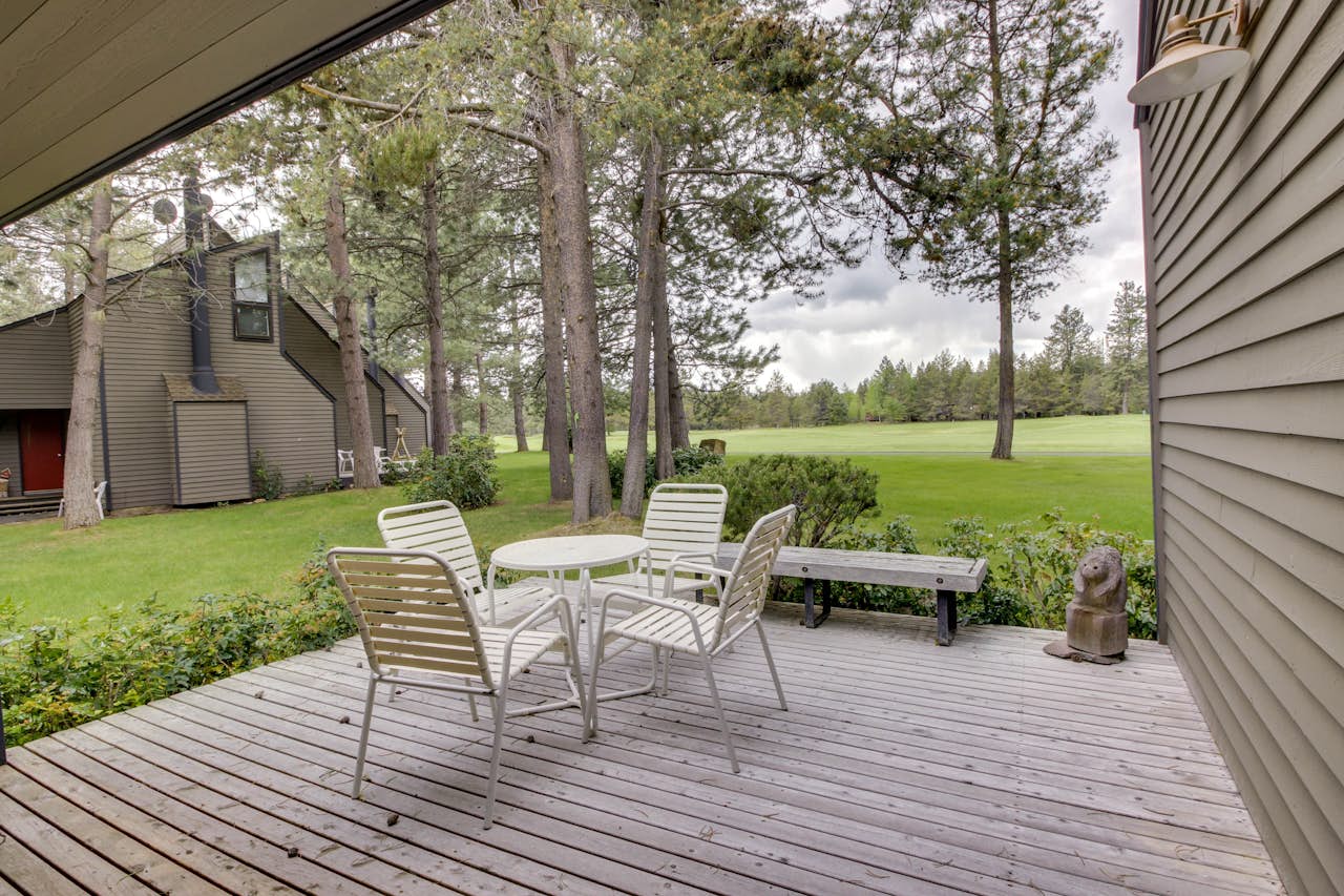 Mt View Condo 22 2 BD Vacation Rental in Sunriver, OR Vacasa