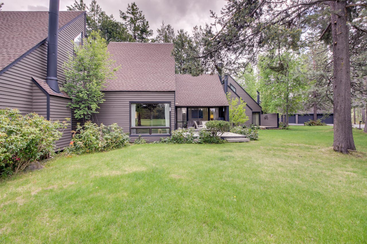 Mt View Condo 22 2 BD Vacation Rental in Sunriver, OR Vacasa