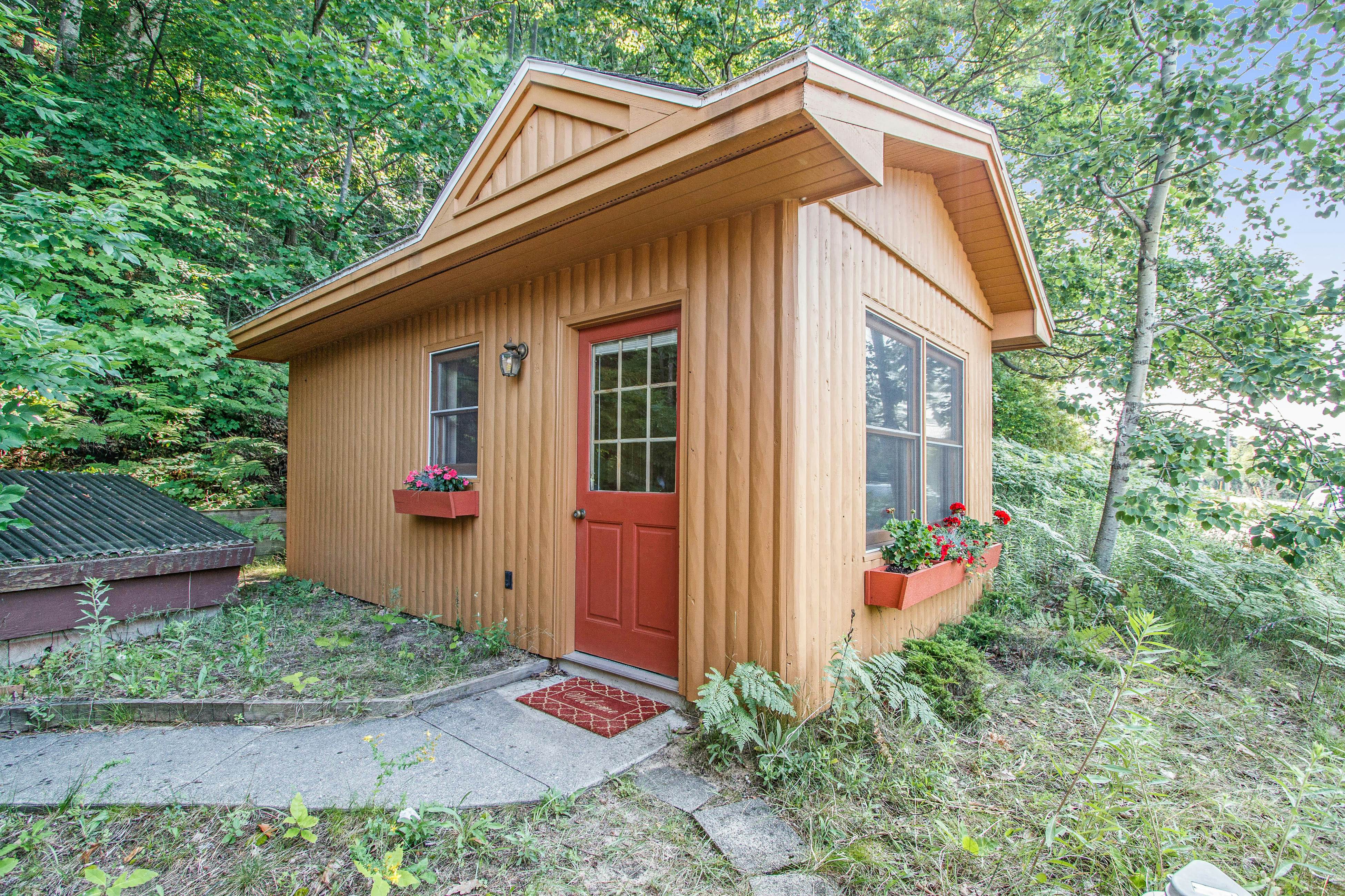 Cedar Cot & Cedar Tot