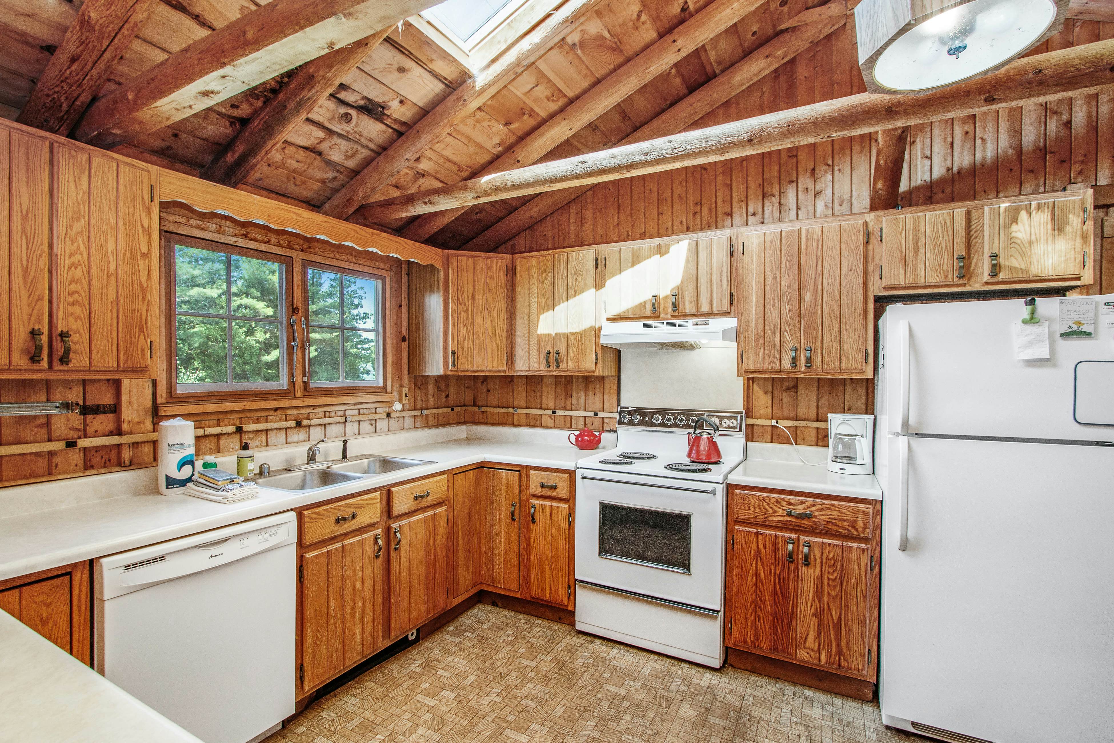 Cedar Cot & Cedar Tot