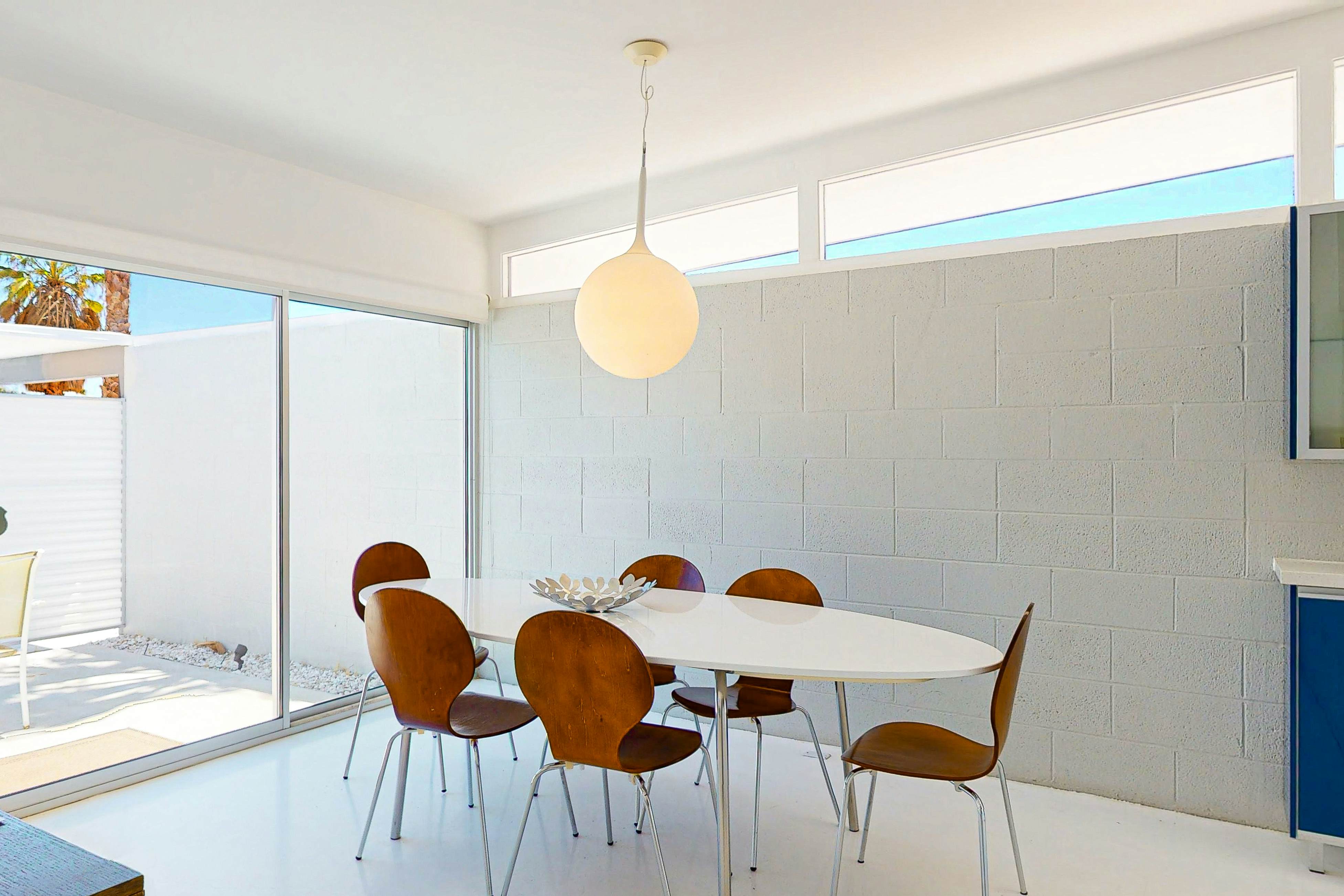 Poolside Modern Wexler - 1261