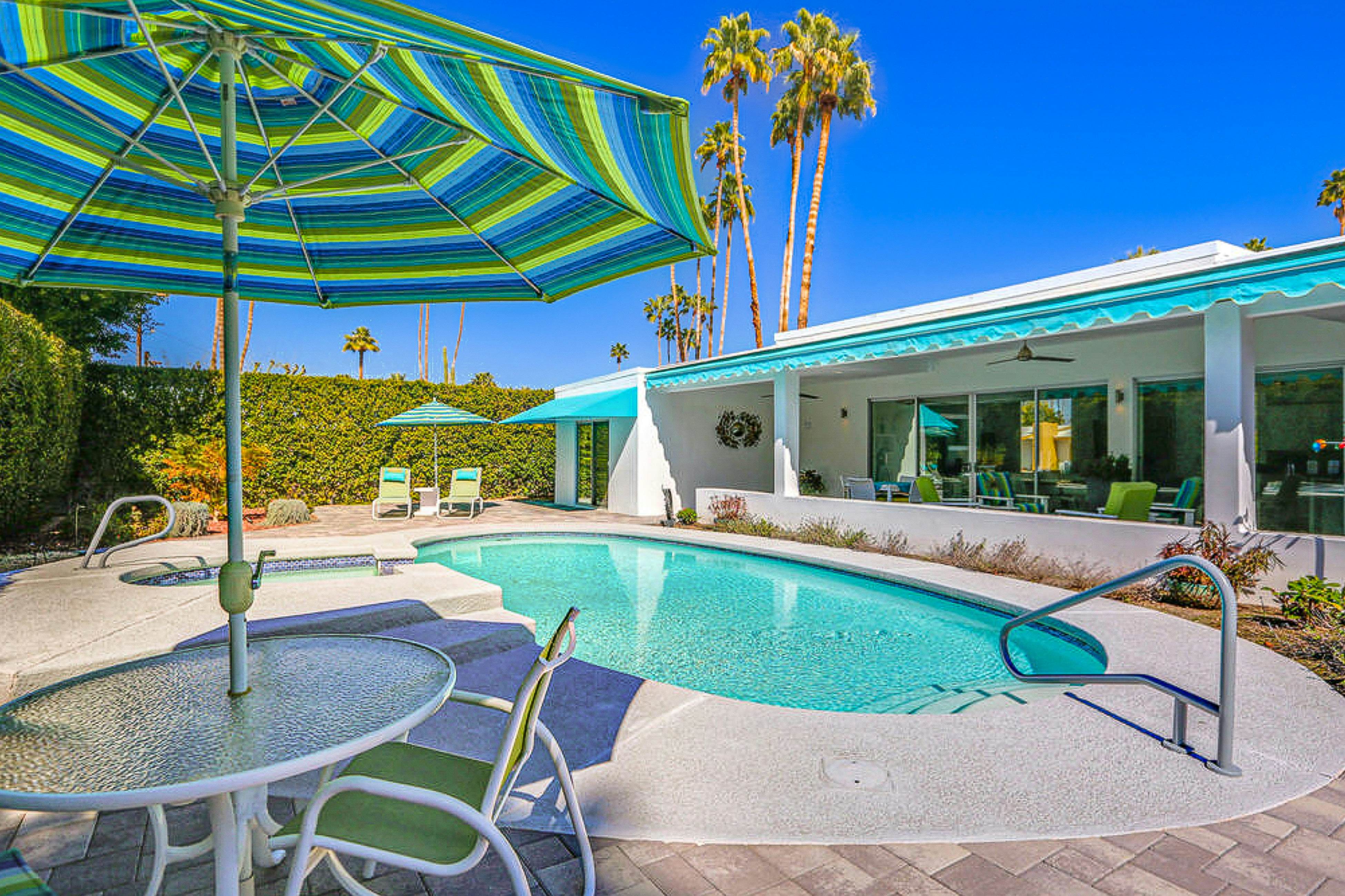 Palm Springs Timeless Beauty - 4240