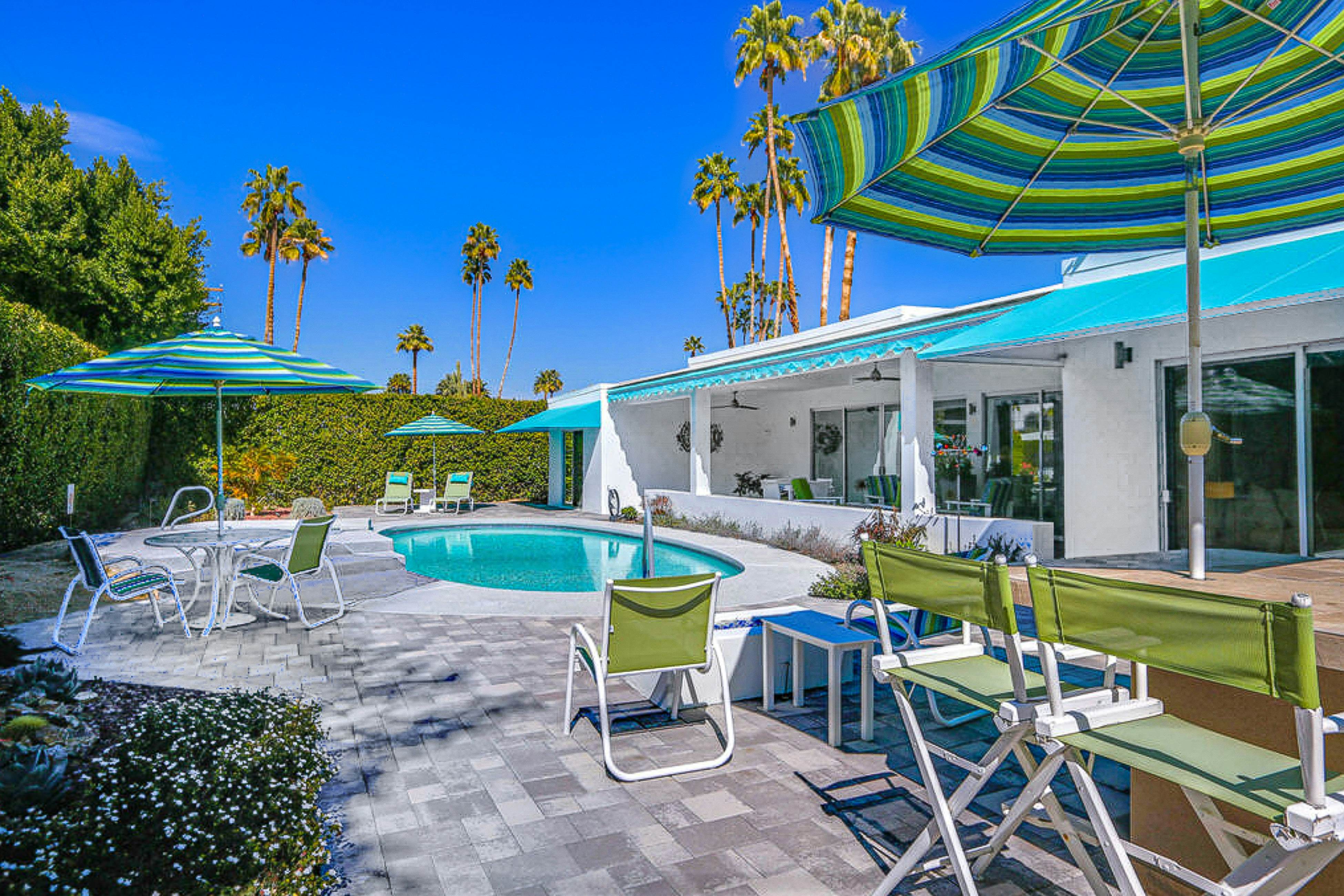 Palm Springs Timeless Beauty - 4240