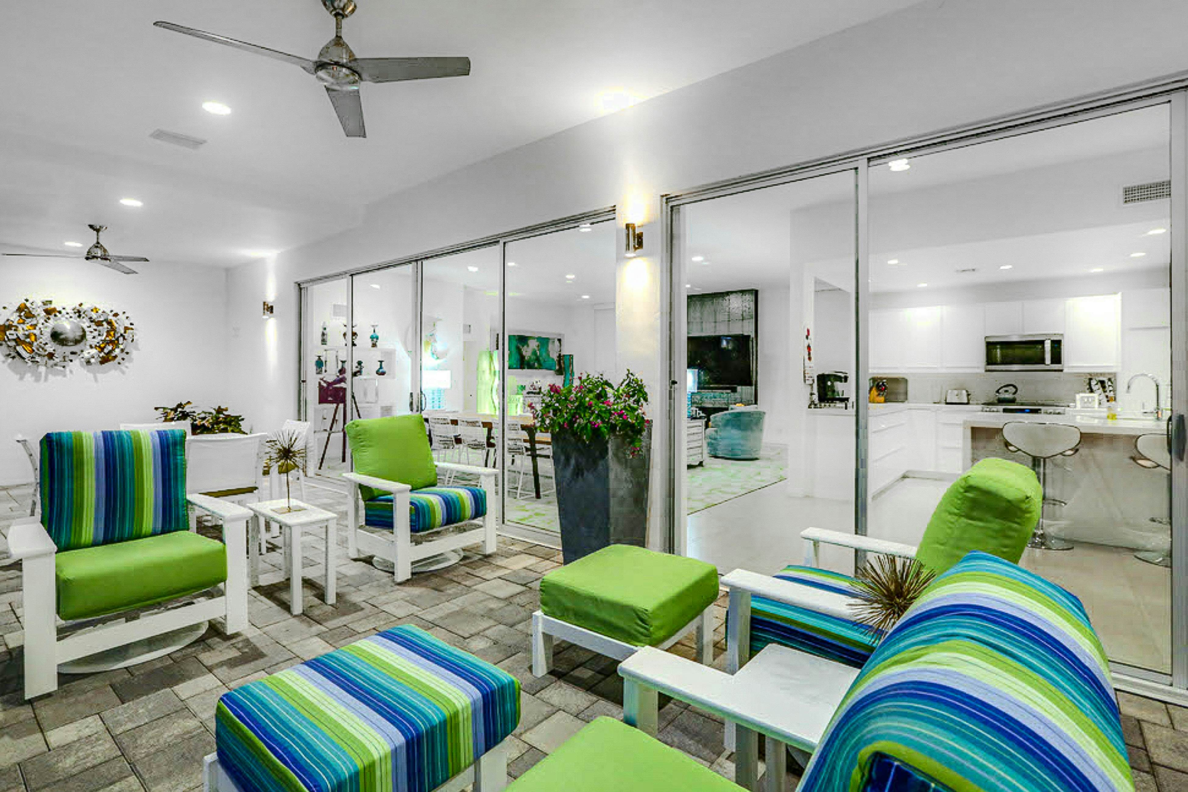 Palm Springs Timeless Beauty - 4240