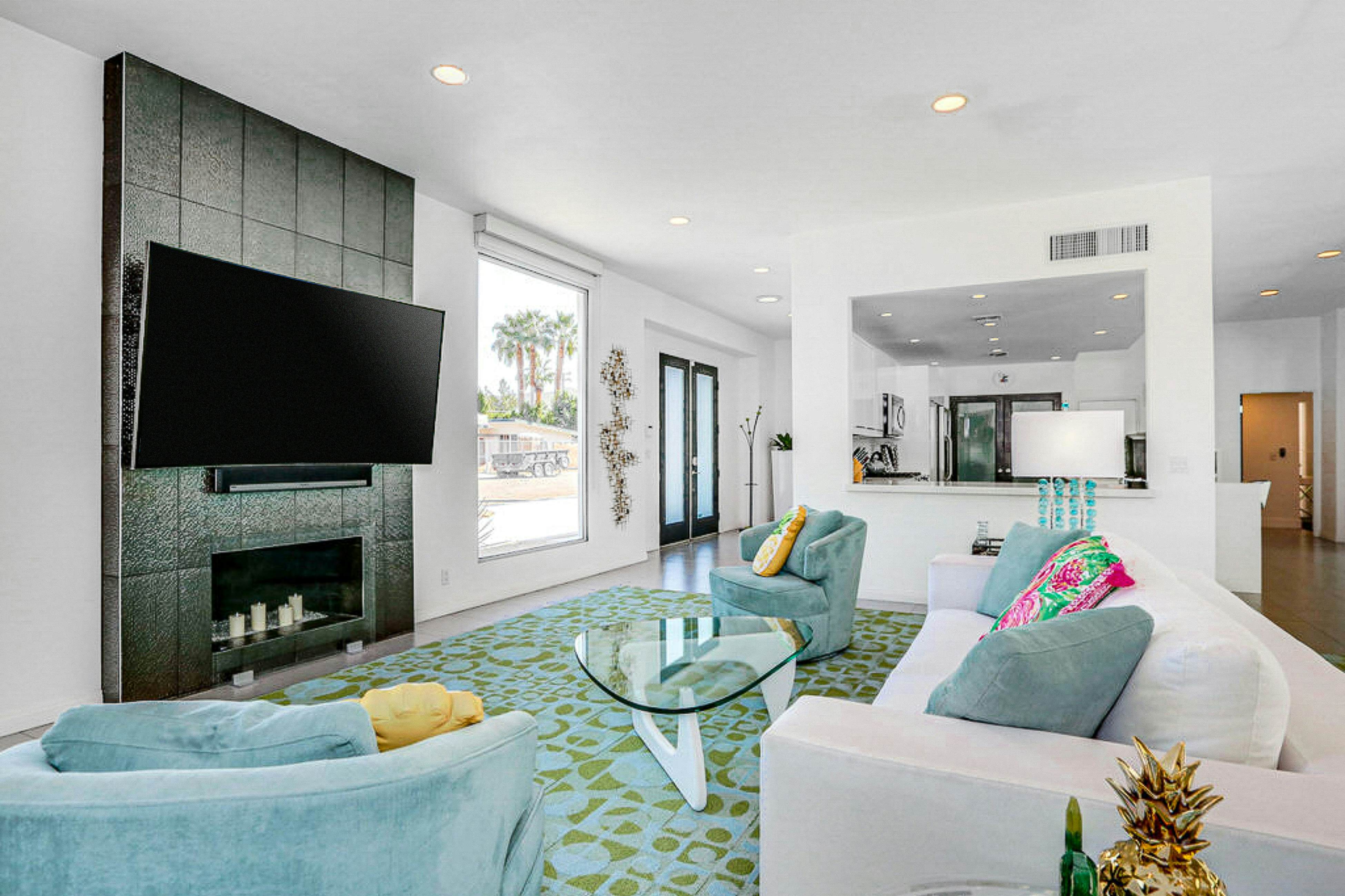 Palm Springs Timeless Beauty - 4240