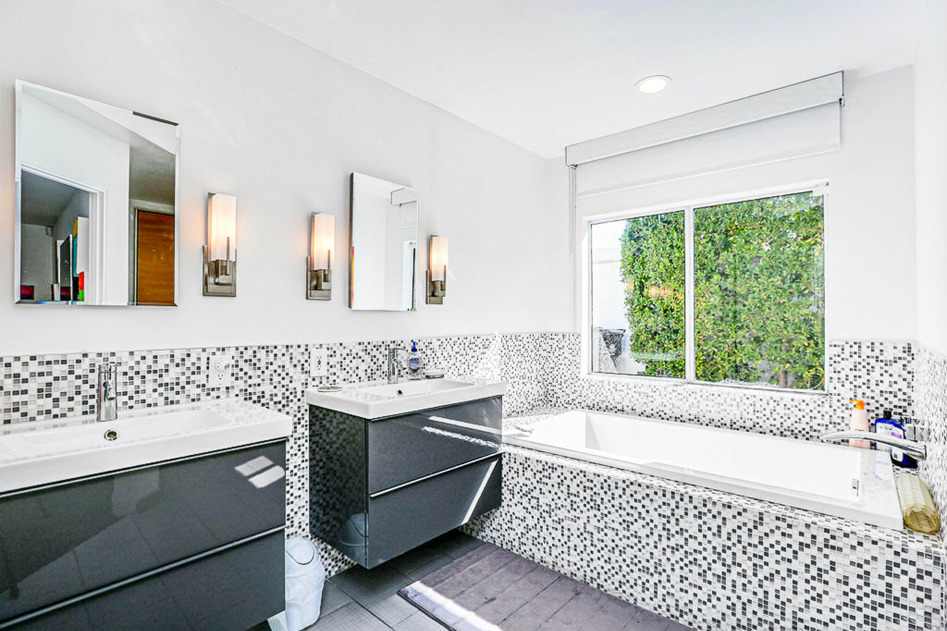 Palm Springs Timeless Beauty - 4240