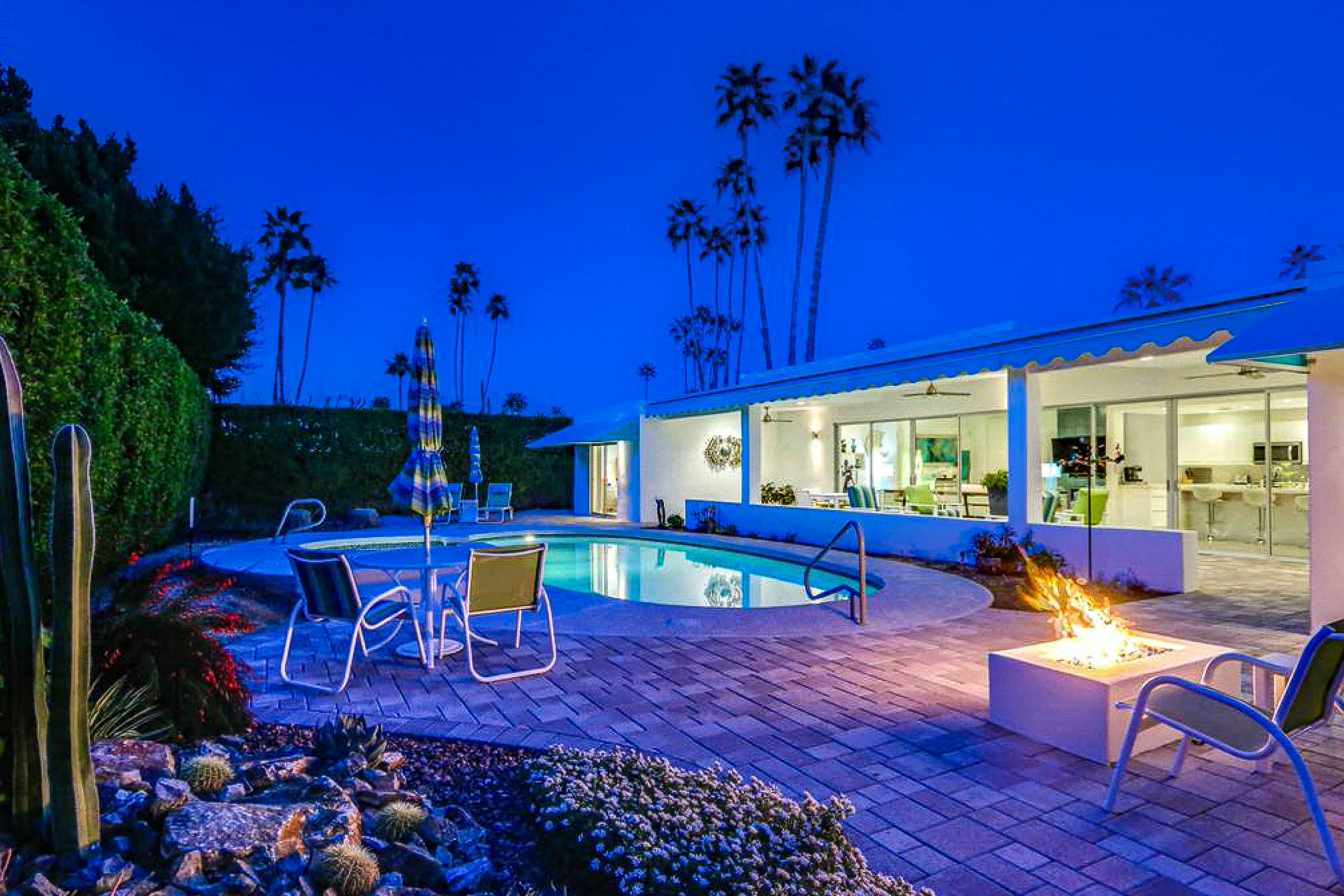 Palm Springs Timeless Beauty - 4240