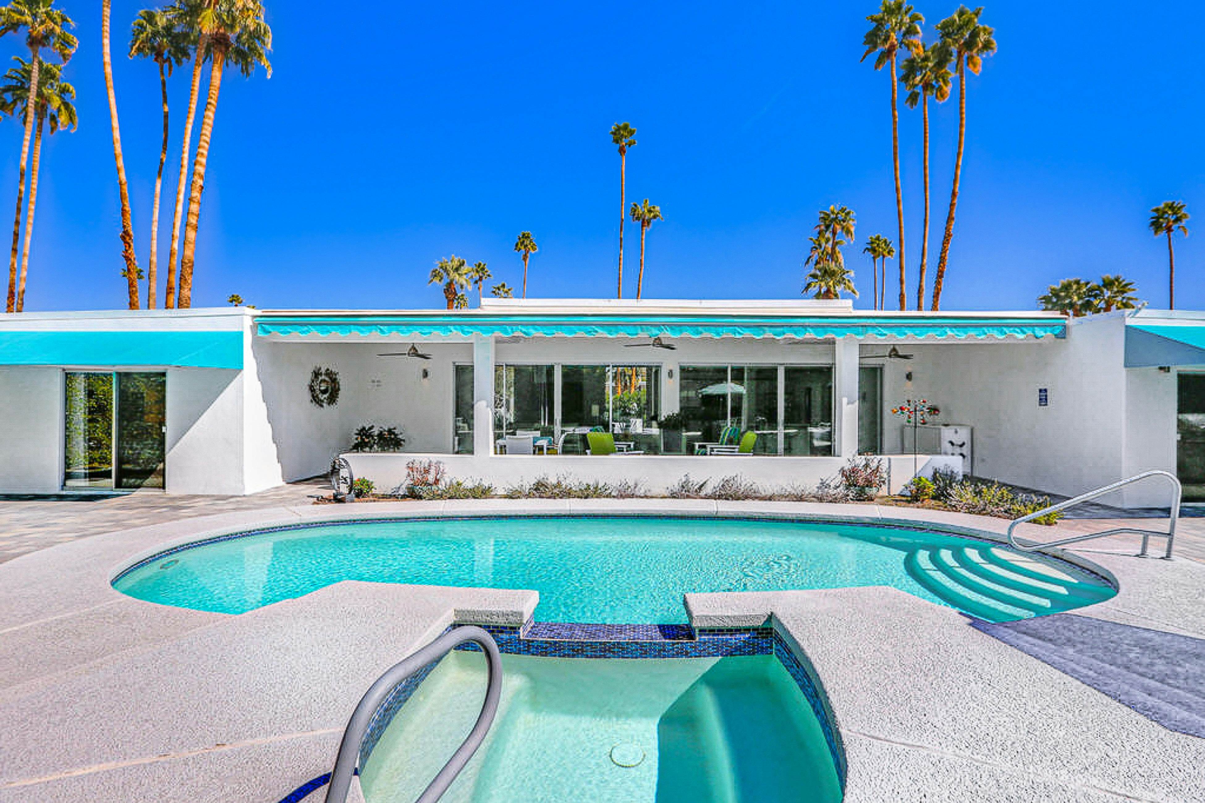 Palm Springs Timeless Beauty - 4240