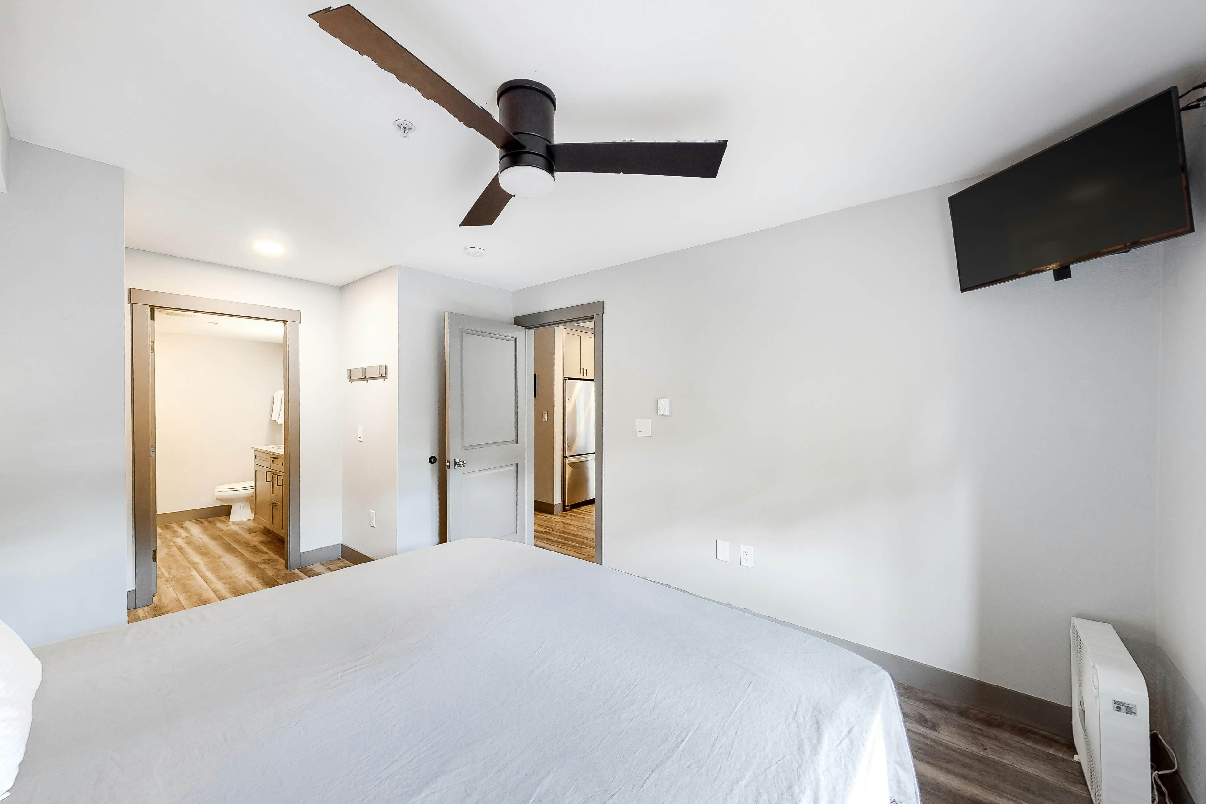 Eagle Springs East 206 - White Fir Suite