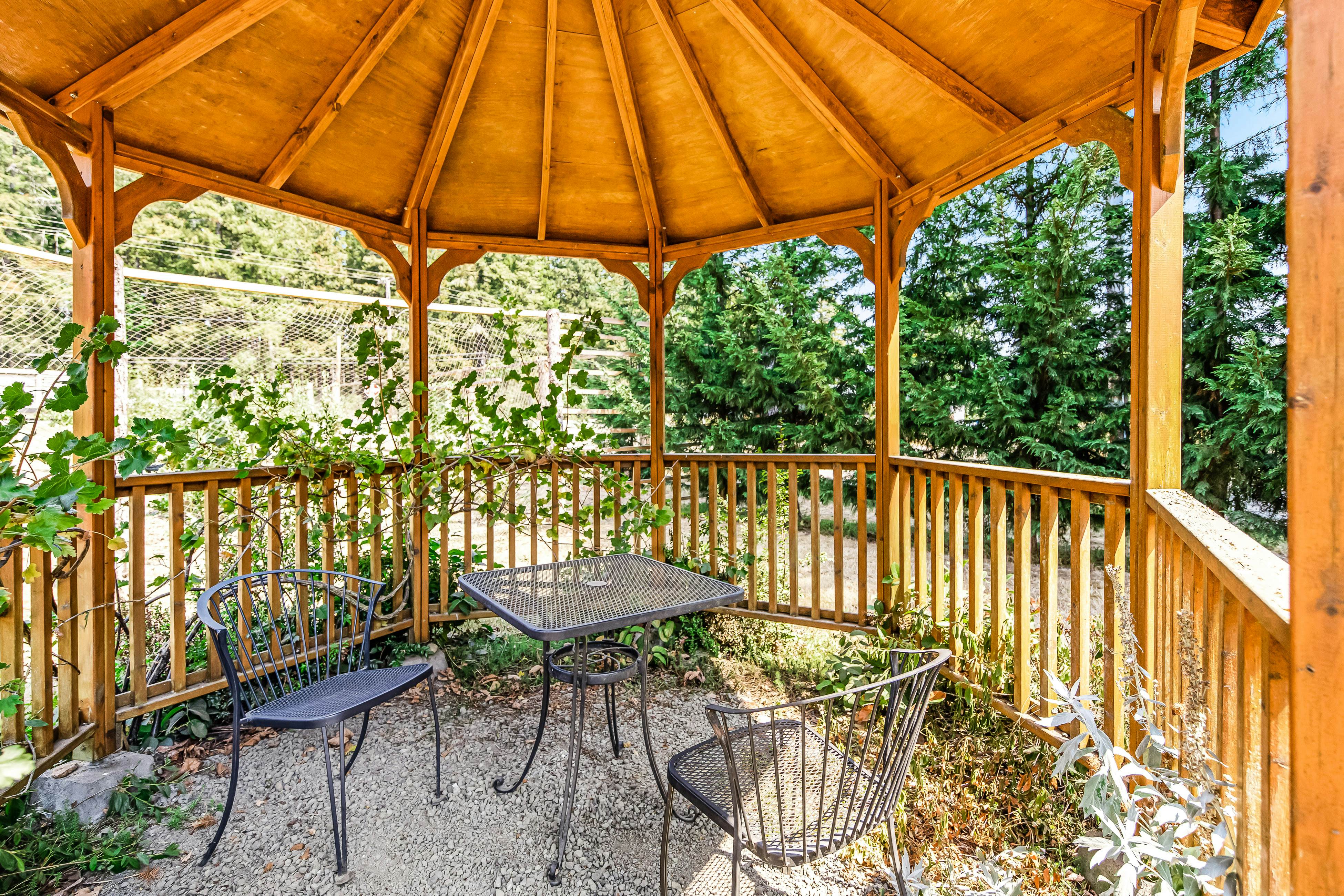 Mount Constance, Room 10 at Mount Walker Inn