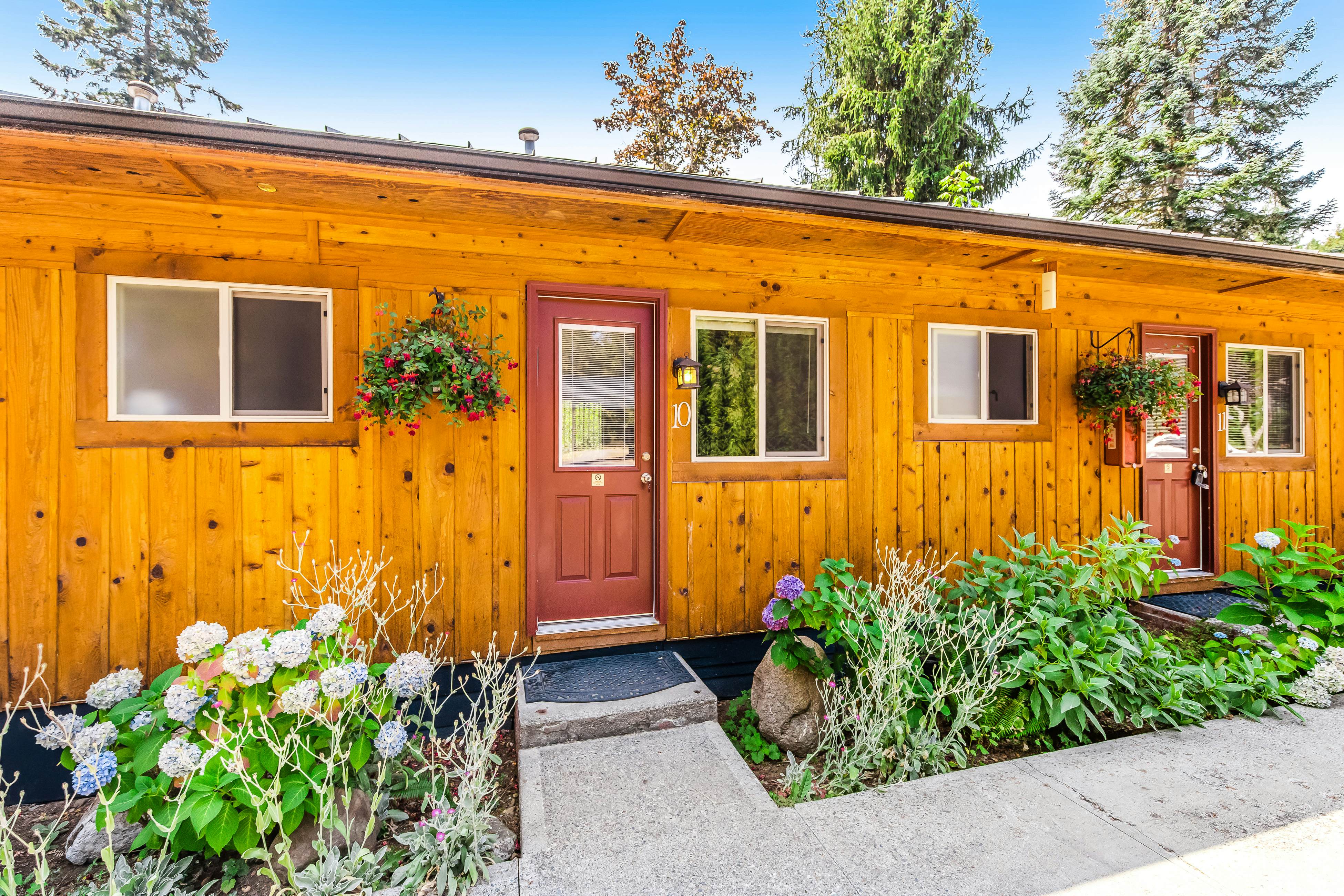 Mount Constance, Room 10 at Mount Walker Inn